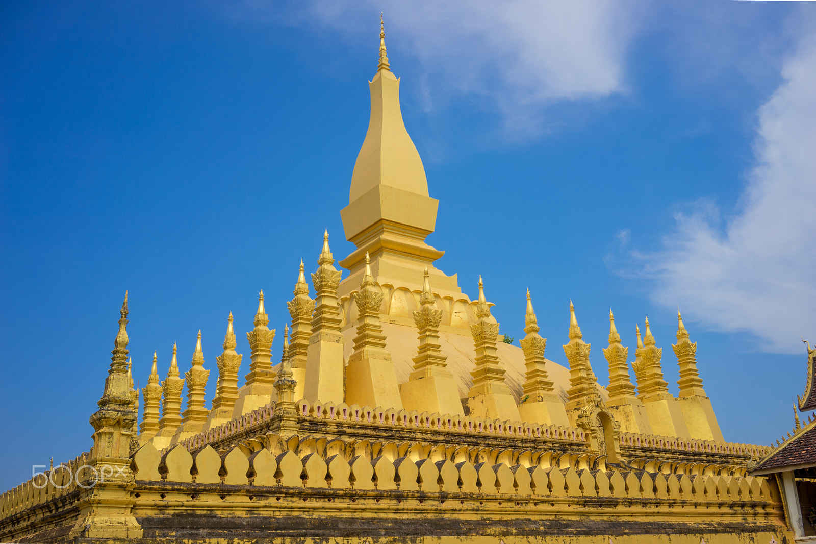 Sony a7 II + Sony Sonnar T* FE 35mm F2.8 ZA sample photo. Pha that luang photography