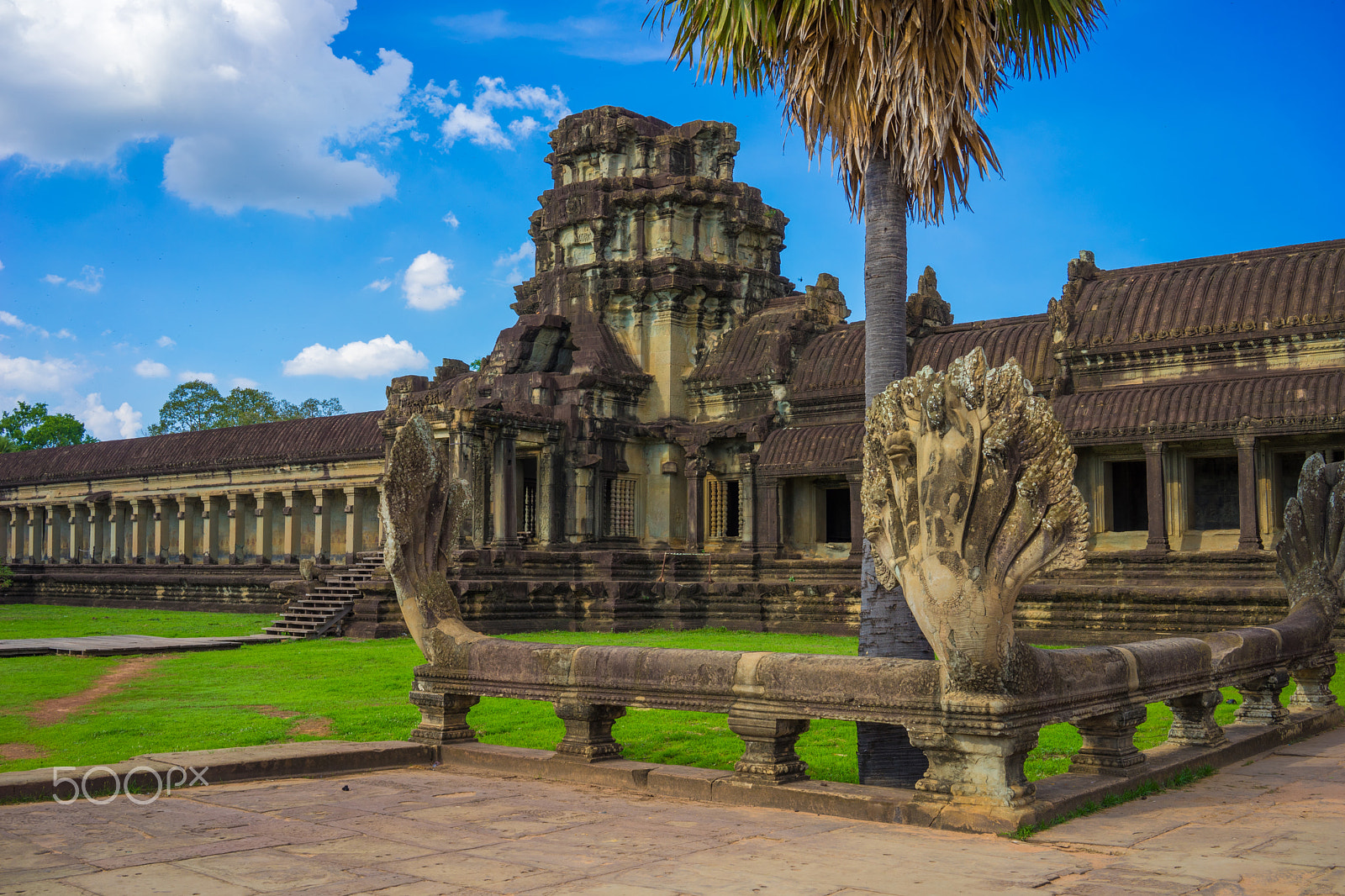 Sony a7 II + Sony Sonnar T* FE 35mm F2.8 ZA sample photo. Angkor wat photography