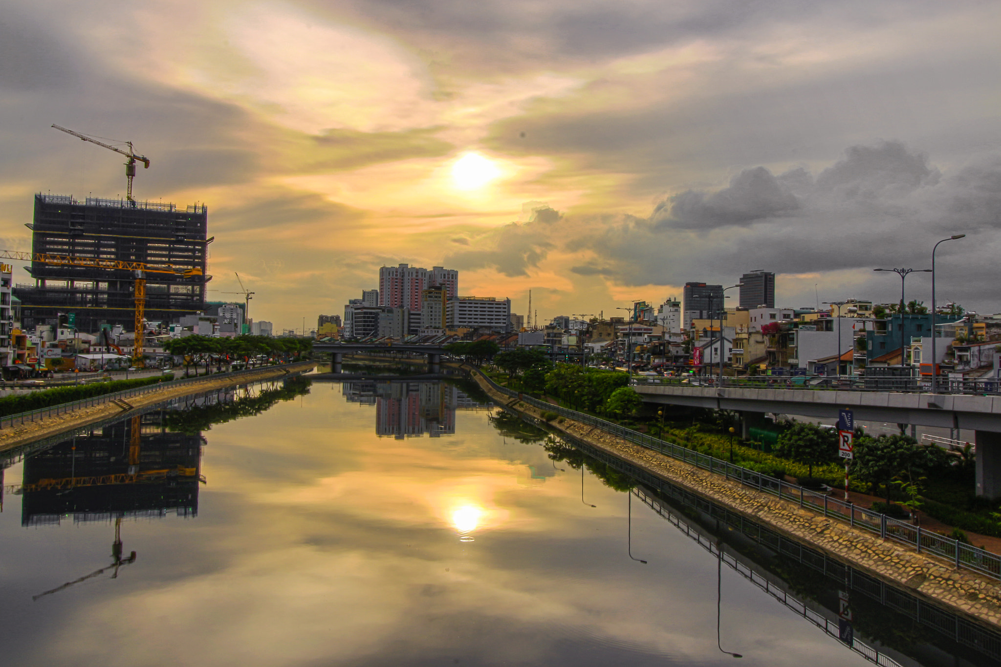 Canon EOS 700D (EOS Rebel T5i / EOS Kiss X7i) sample photo. Calmette bridge photography