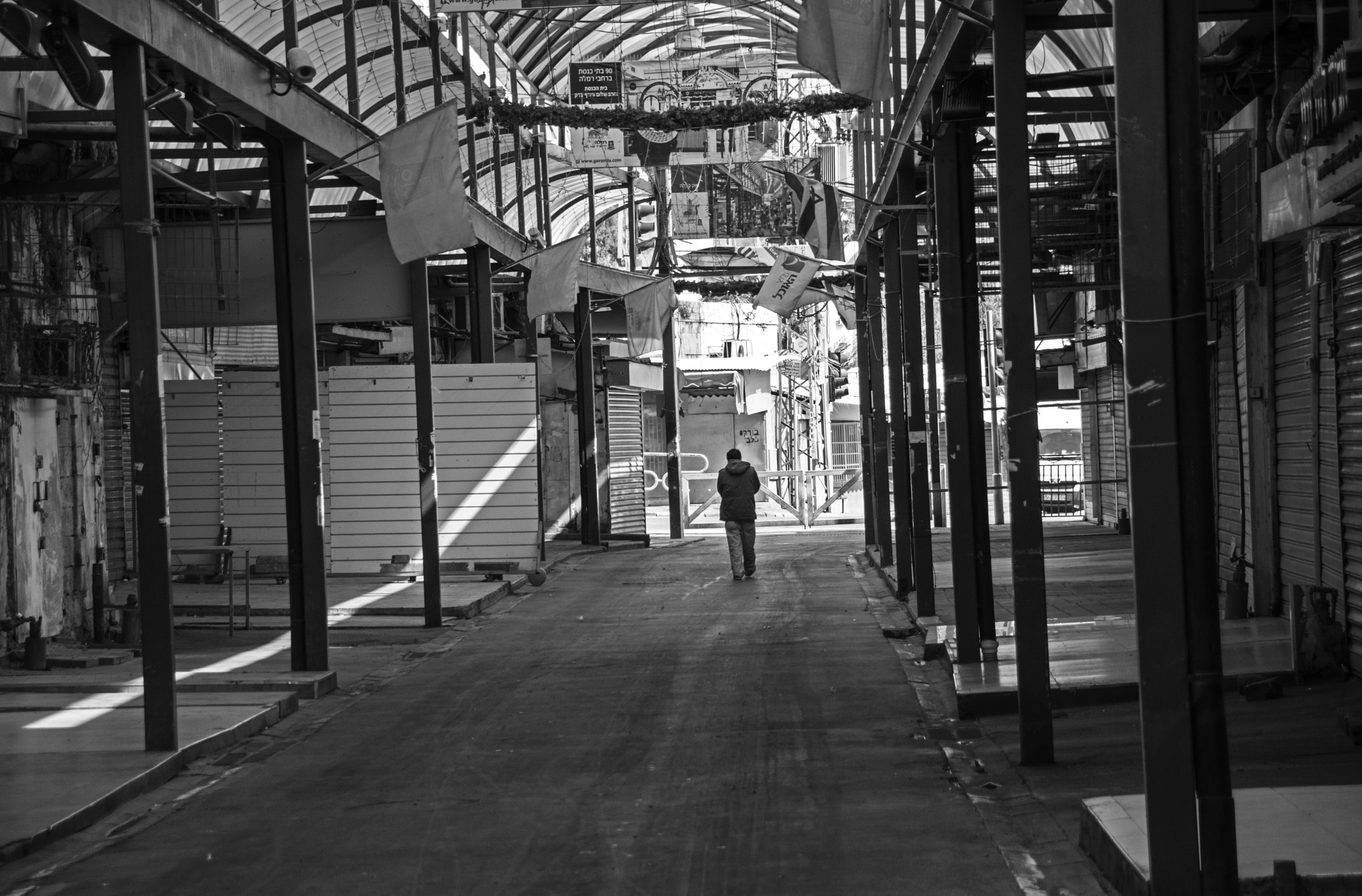 Sigma 18-250mm F3.5-6.3 DC Macro OS HSM sample photo. Empty market. photography
