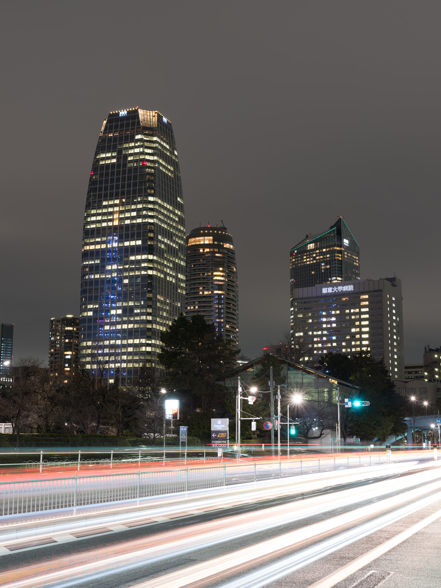 Fujifilm GFX 50S + Fujifilm GF 63mm F2.8 R WR sample photo. Tokyo night traffic photography