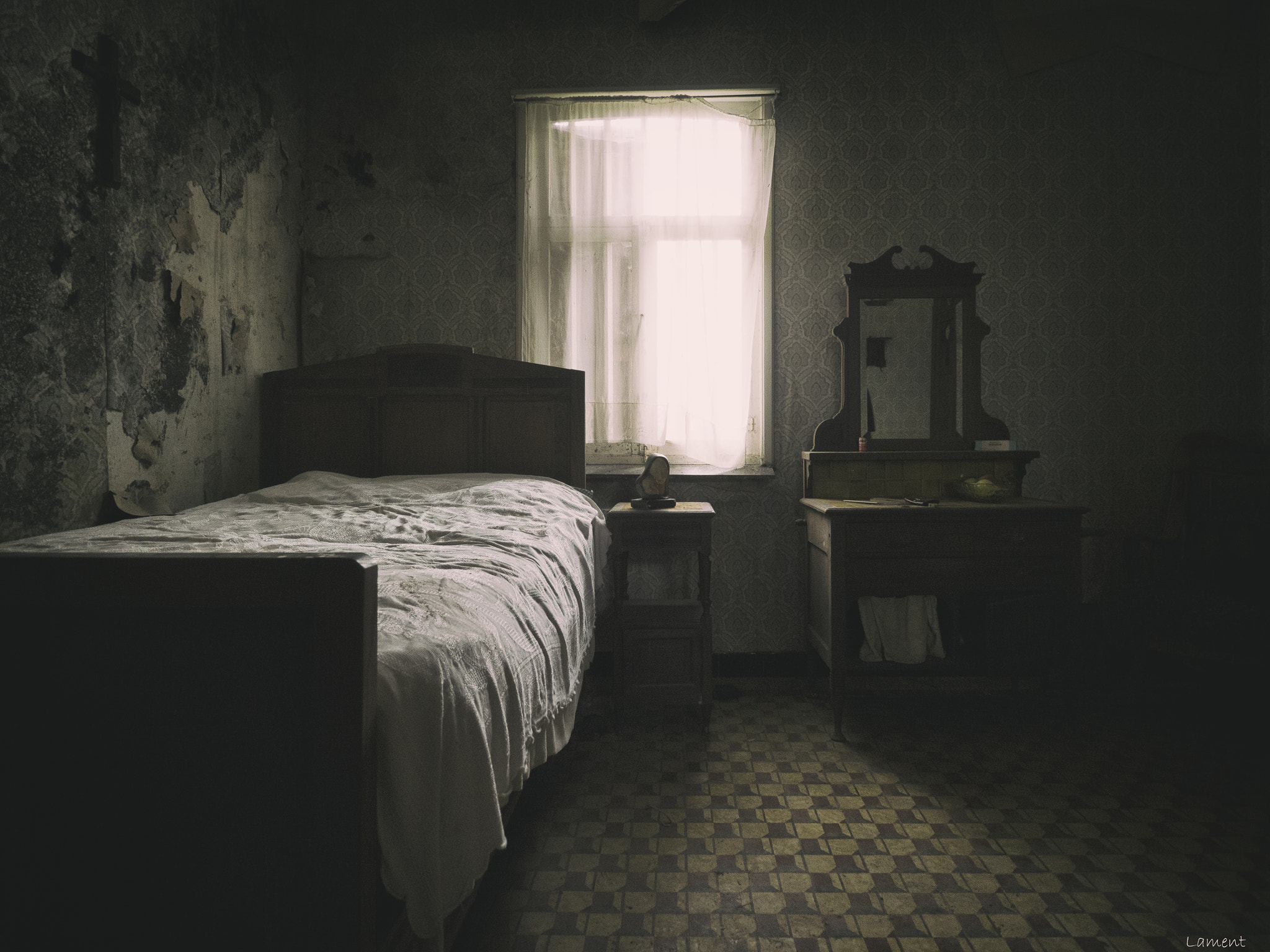 Olympus PEN E-PL7 sample photo. Abandoned belgium house.. photography