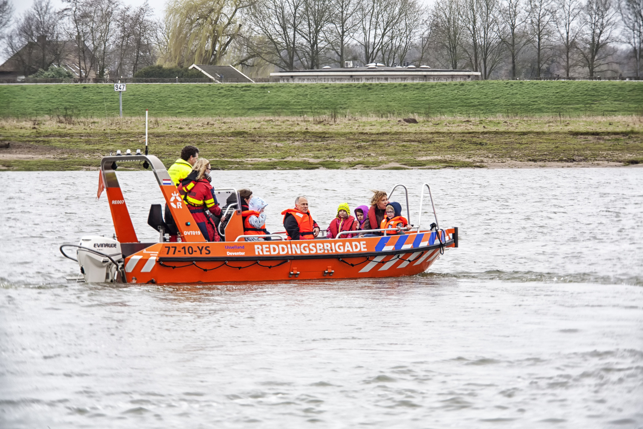 Canon EOS 5D + Canon EF 70-200mm F4L USM sample photo. Demonstration for the kids rescue brigade deventer photography