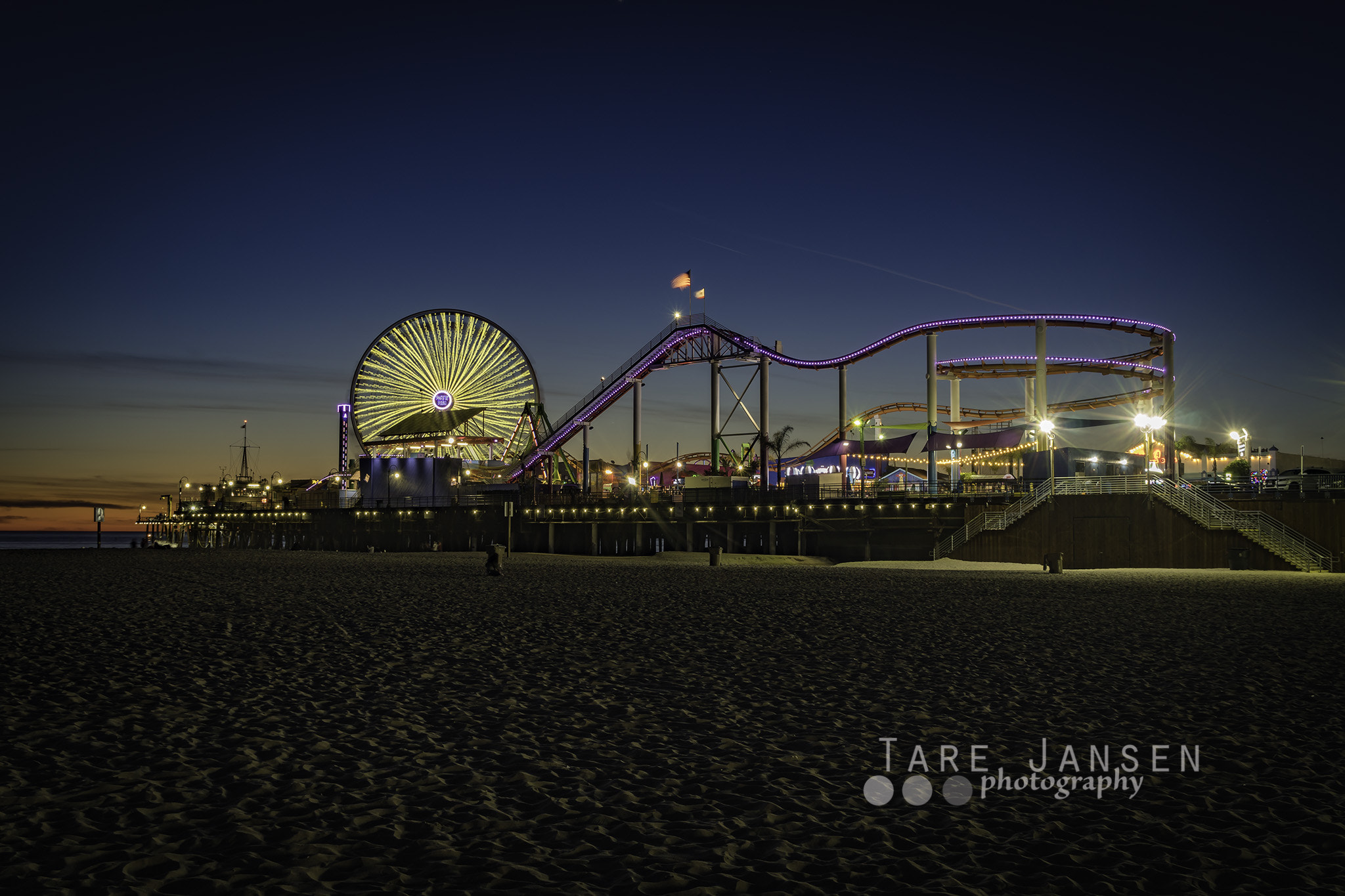 Sony a6300 + Sony Vario-Tessar T* E 16-70mm F4 ZA OSS sample photo. The pier photography