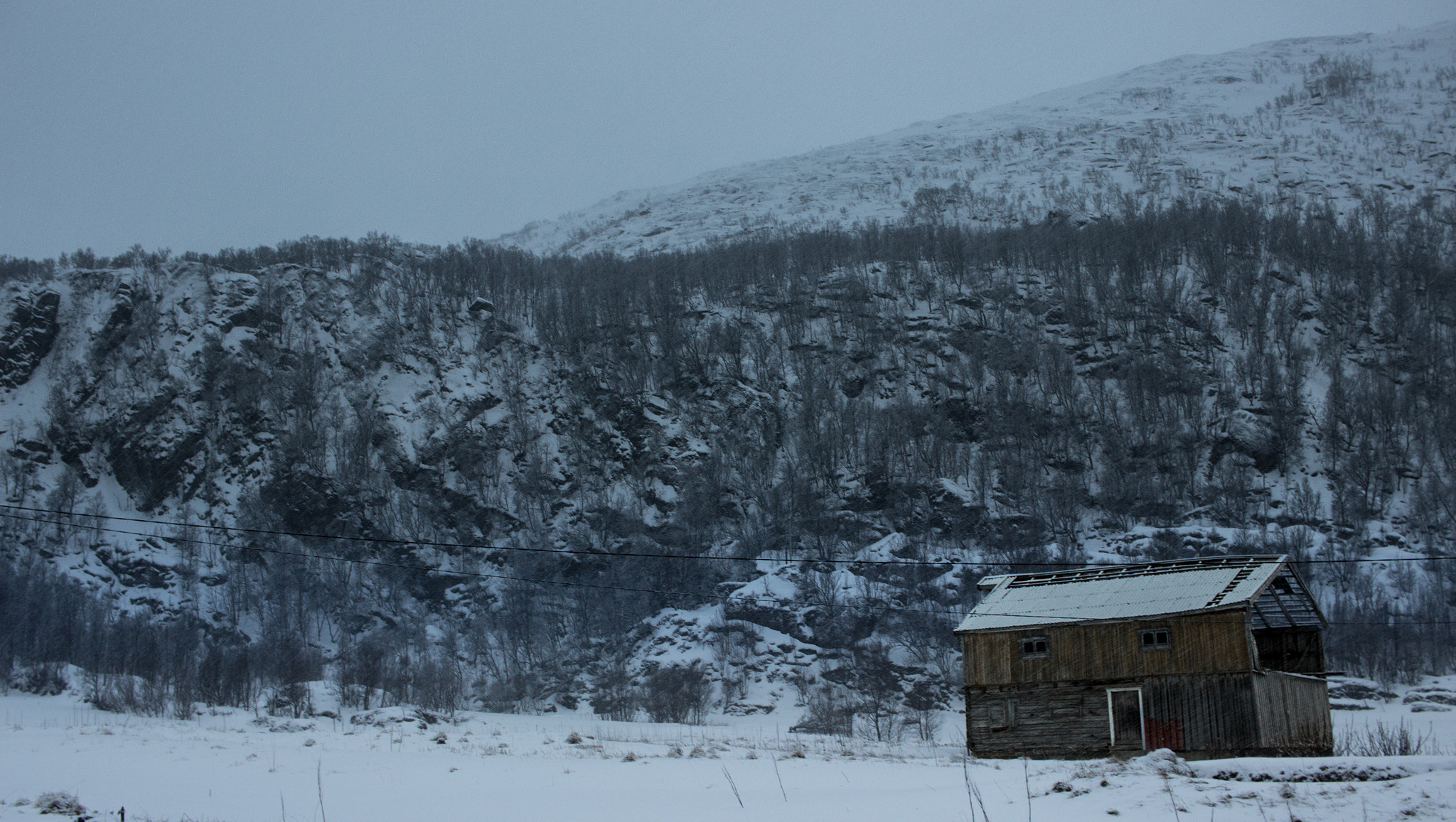 Canon EOS 600D (Rebel EOS T3i / EOS Kiss X5) sample photo. Old cabin in the mountains photography