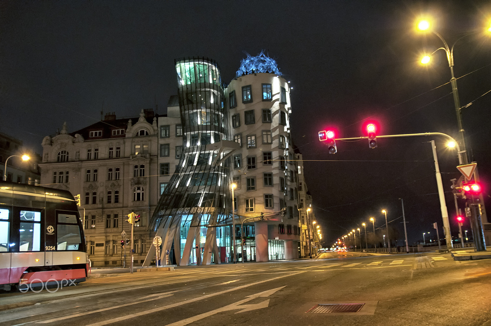 Sigma 17-50mm F2.8 EX DC OS HSM sample photo. Dancing house, prague czech republic photography