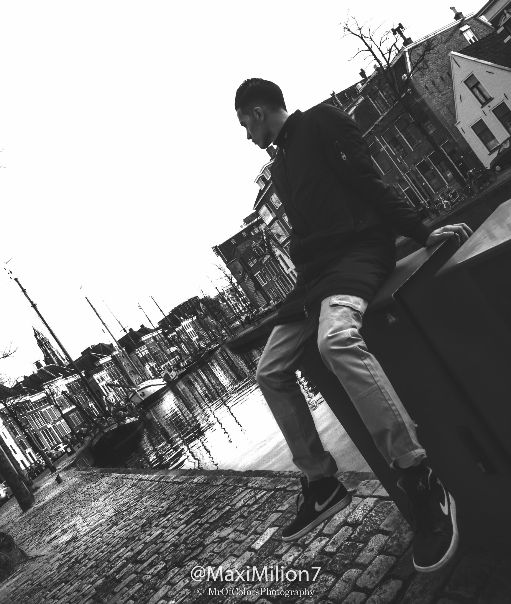 Olympus OM-D E-M5 sample photo. Reminisce on the streets with @maximilion7 photography