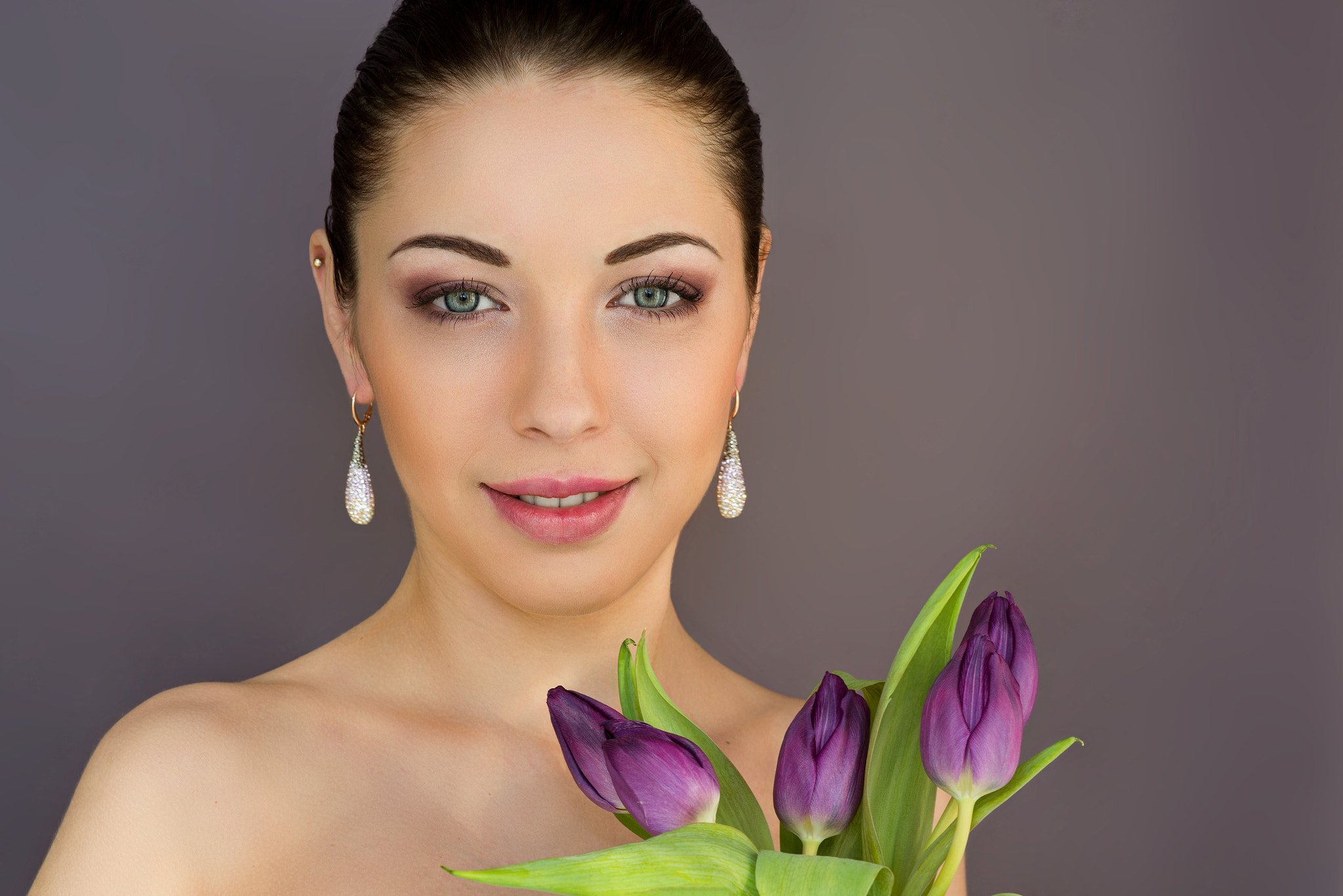 Nikon D600 sample photo. Beautiful young girl with clean skin with a bouquet of tulips photography
