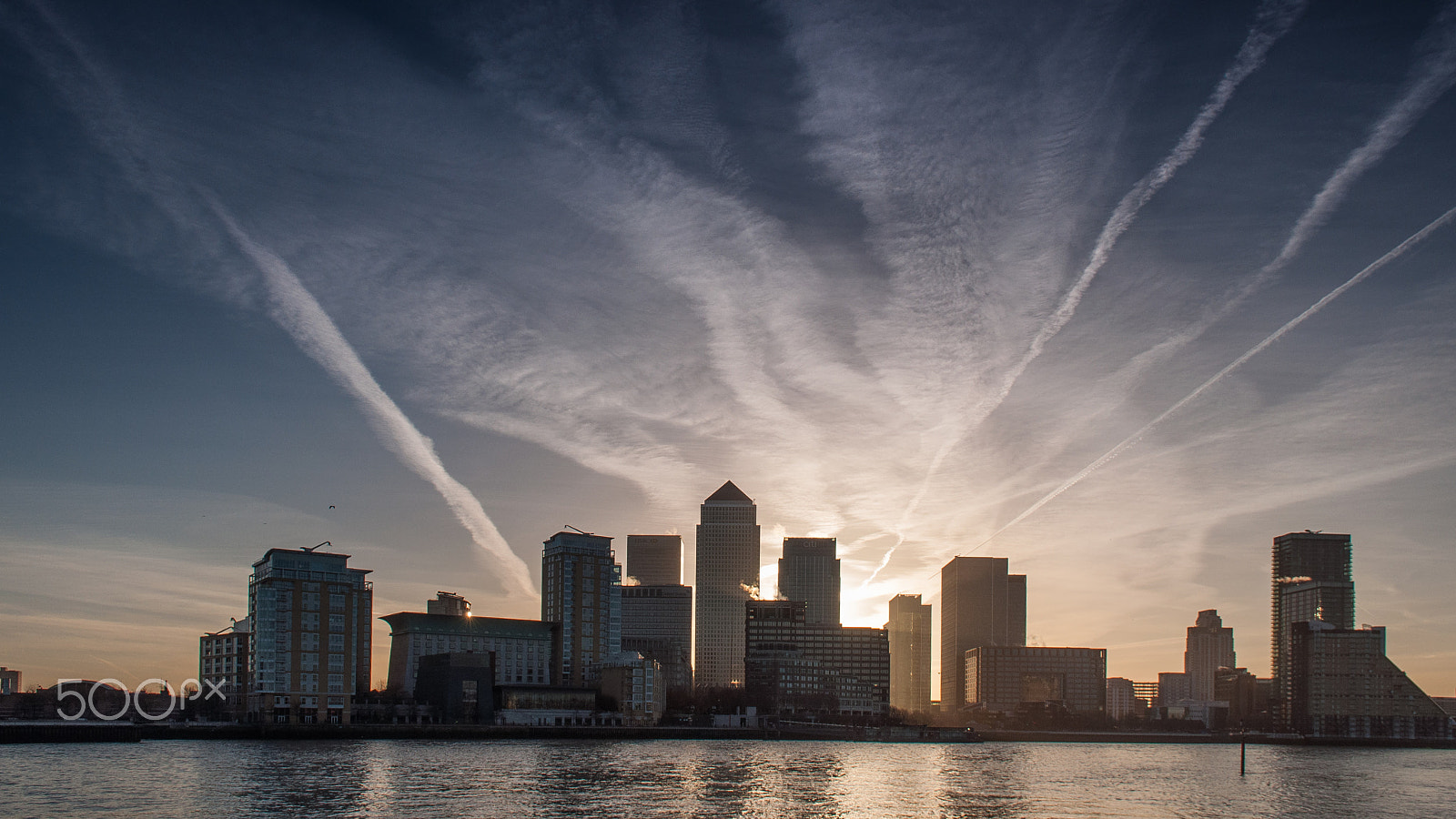 Nikon D90 sample photo. Sunrise behind the skyscrapers of london docklands photography
