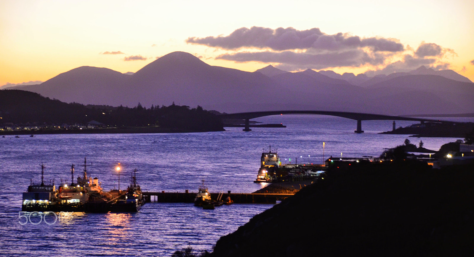 Sigma 18-250mm F3.5-6.3 DC Macro OS HSM sample photo. Evening light over skye photography