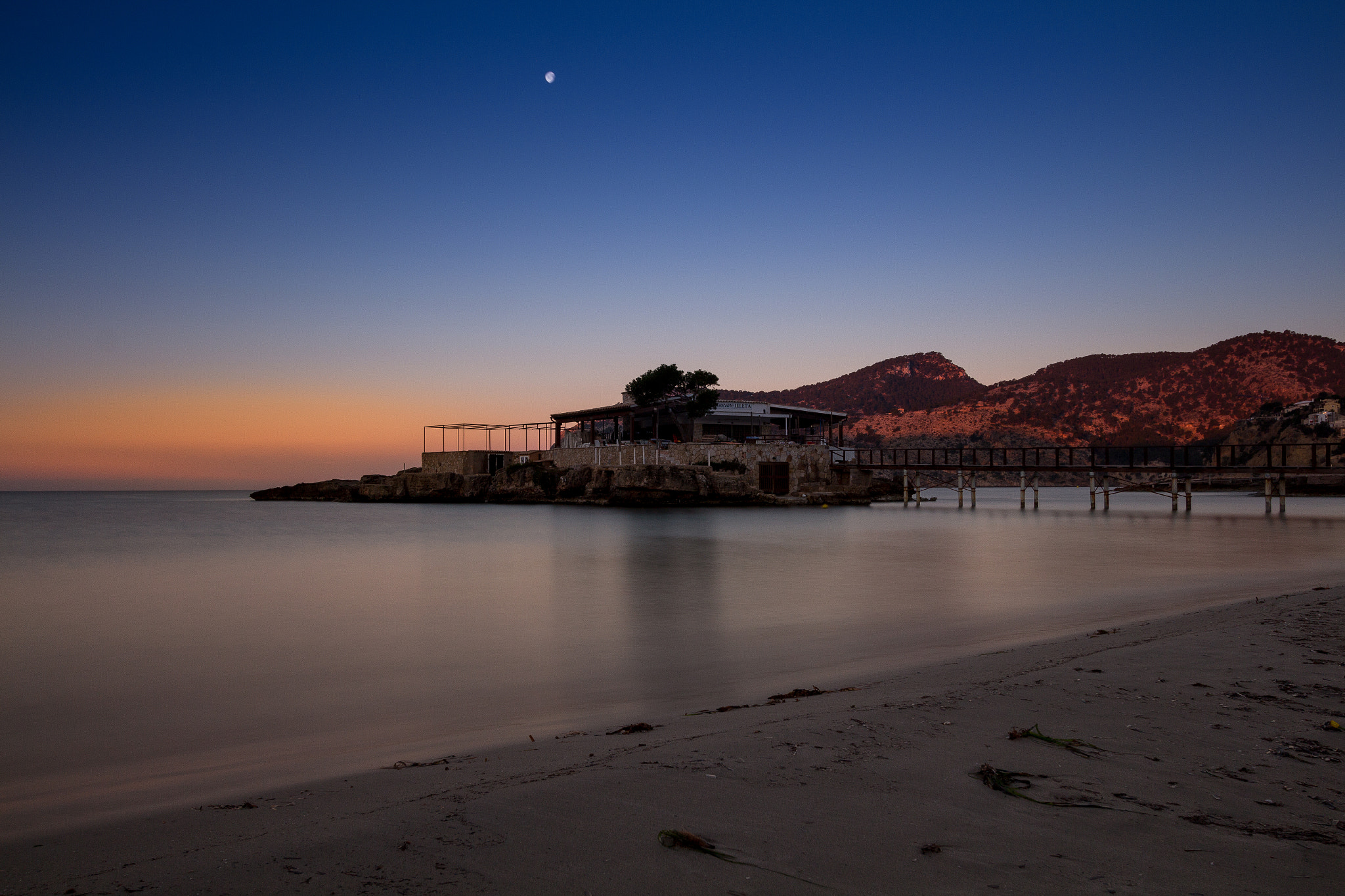 Canon EF-S 10-22mm F3.5-4.5 USM sample photo. Just before sunrise. still a total beginner but it i am having fun :-) photography
