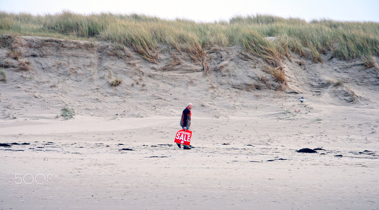 Canon EF-S 17-85mm F4-5.6 IS USM sample photo. Sale @ the beach ! photography