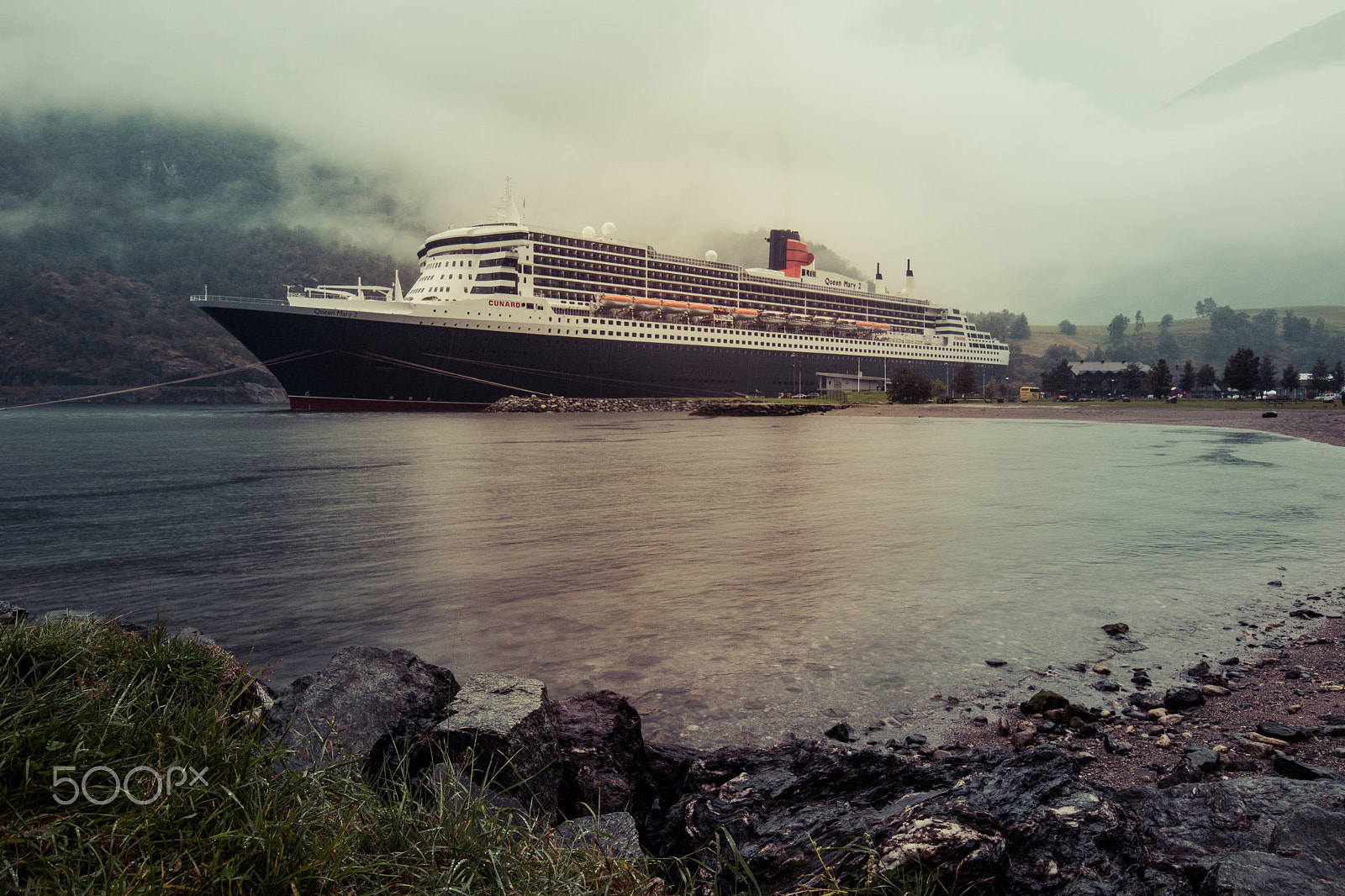 Nikon D7100 sample photo. Queen mary 2 in the rain photography