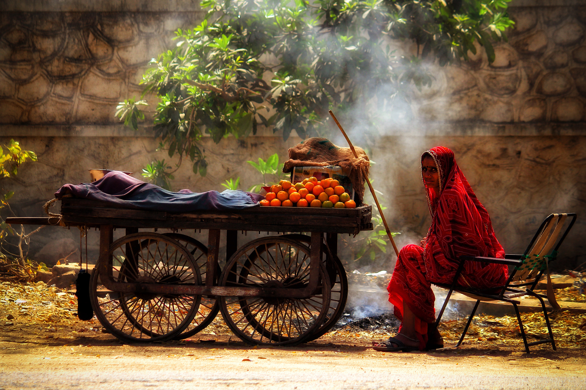 Canon EF-S 55-250mm F4-5.6 IS sample photo. Indian street trader photography