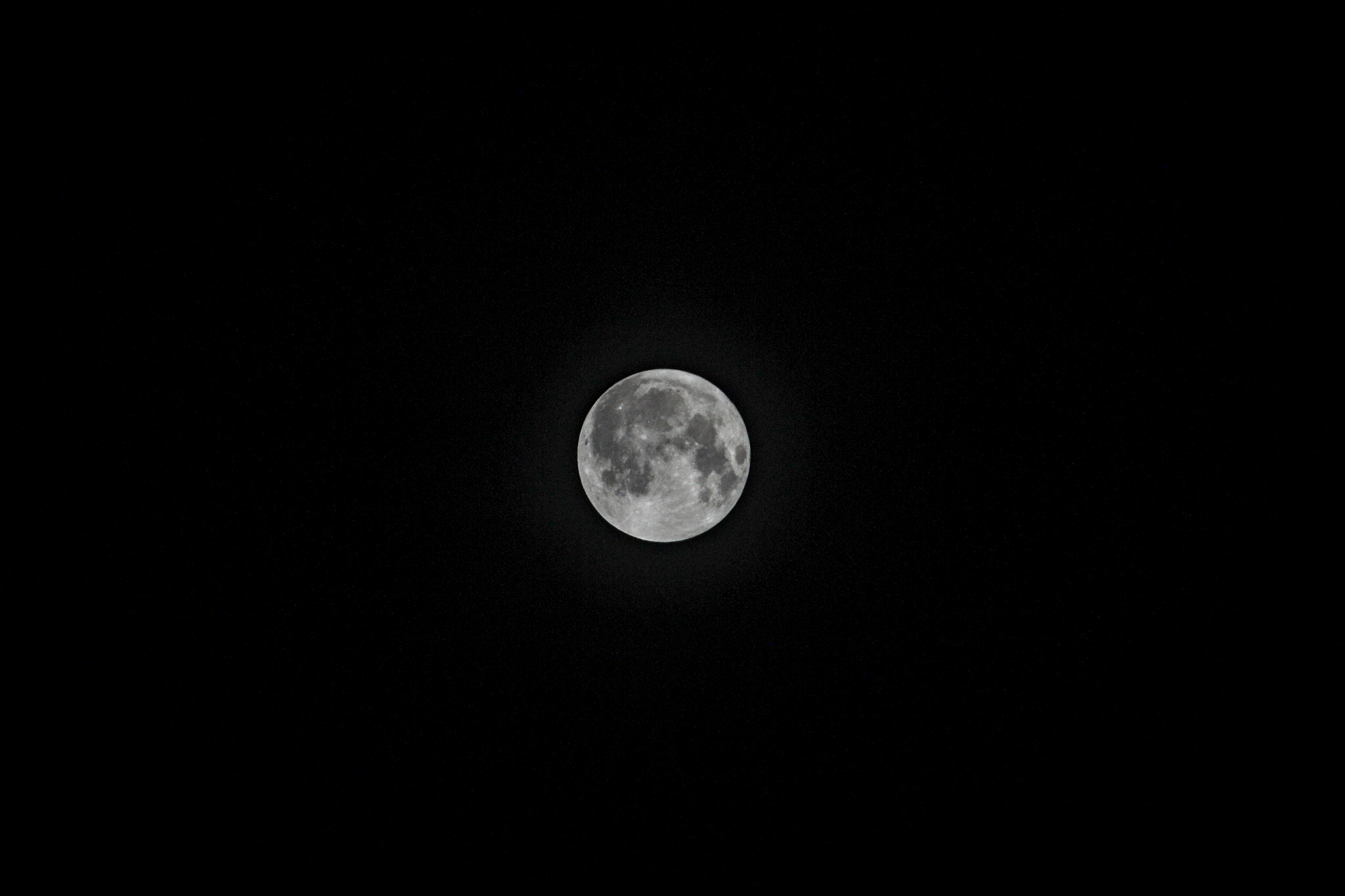 Canon EF 70-300mm F4-5.6L IS USM sample photo. Moon photography