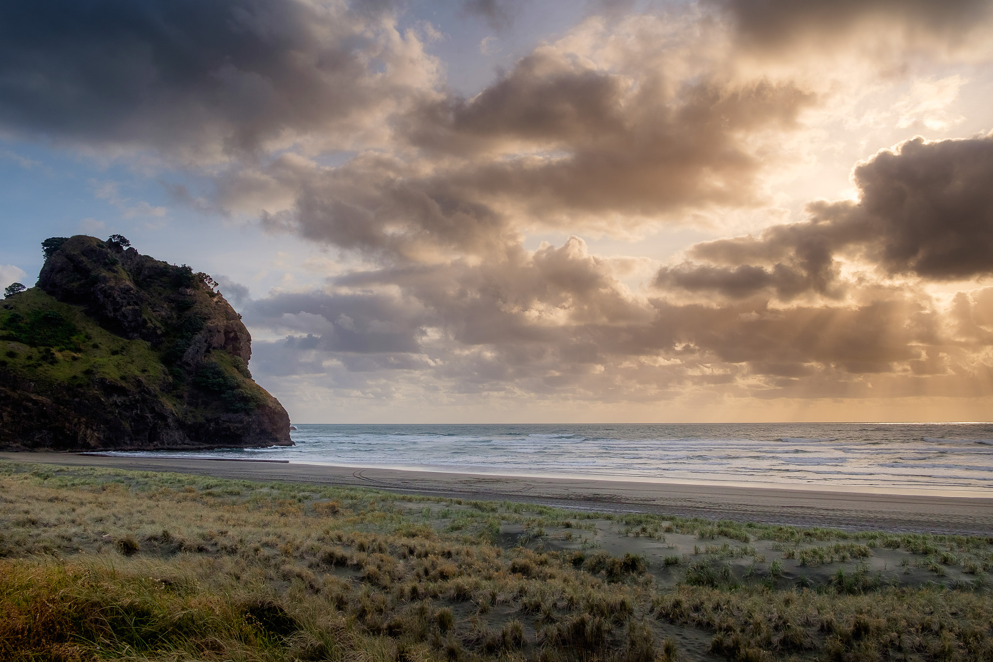 Fujifilm X-E2 + Fujifilm XF 18-55mm F2.8-4 R LM OIS sample photo. Piha beach new zealand photography
