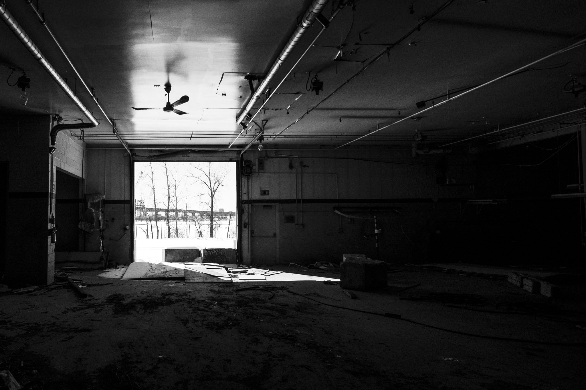 Tokina AT-X Pro 12-24mm F4 (IF) DX sample photo. Pendant ce temps photography