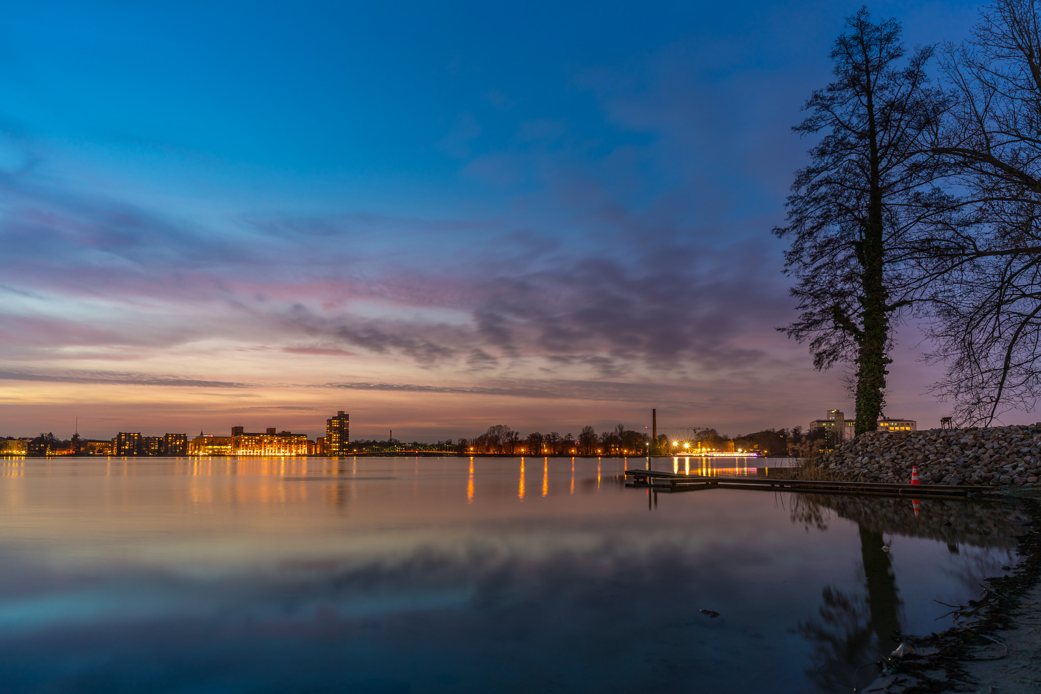 ZEISS Batis 18mm F2.8 sample photo. Am strand von spandau photography