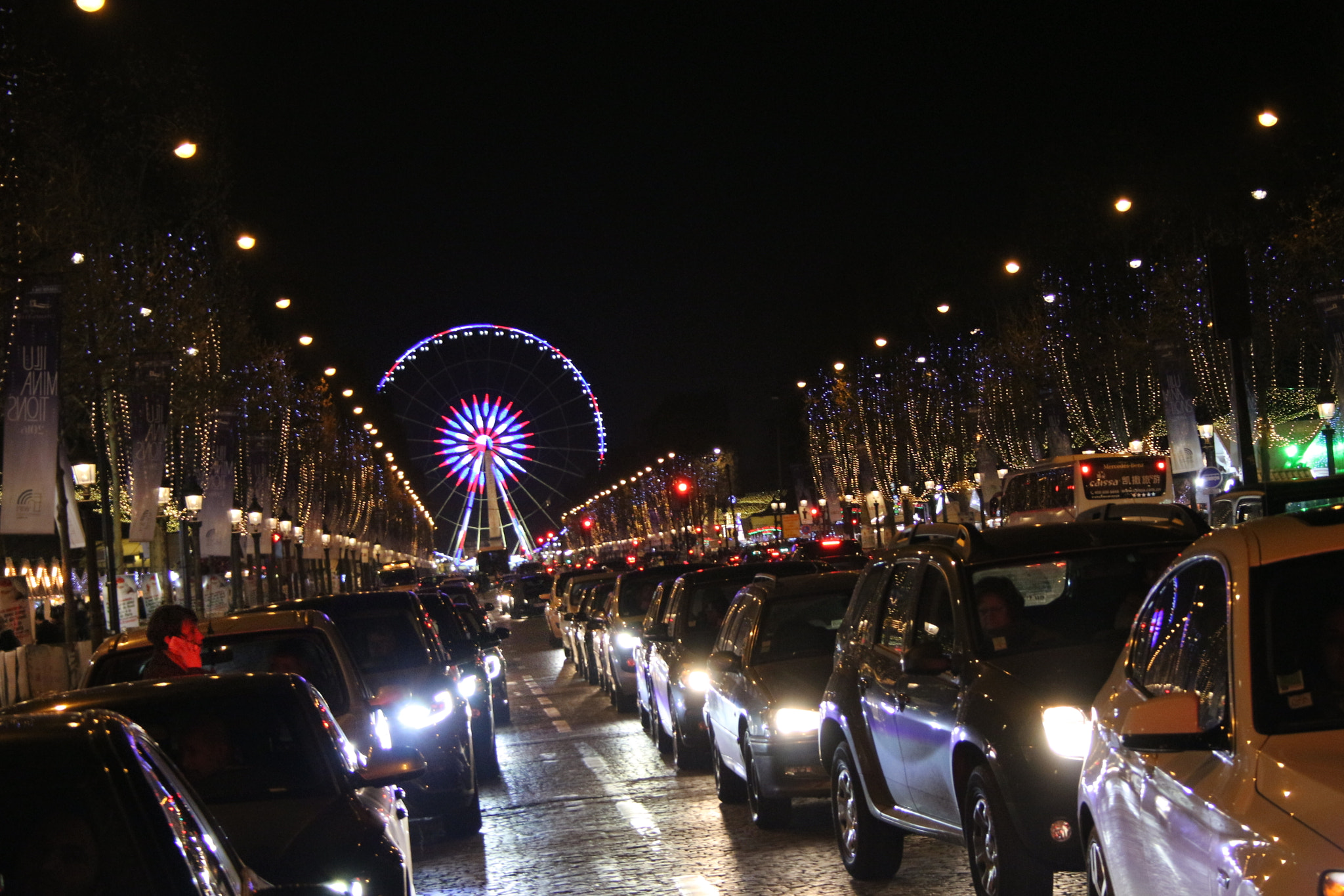 Canon EOS 700D (EOS Rebel T5i / EOS Kiss X7i) + Canon EF-S 18-55mm F3.5-5.6 II sample photo. Champs elysées by night photography