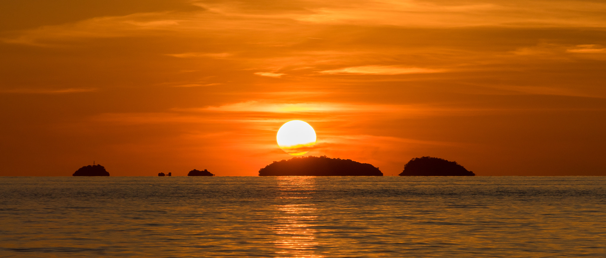 Nikon D810 sample photo. Sun going down in beautiful sky photography