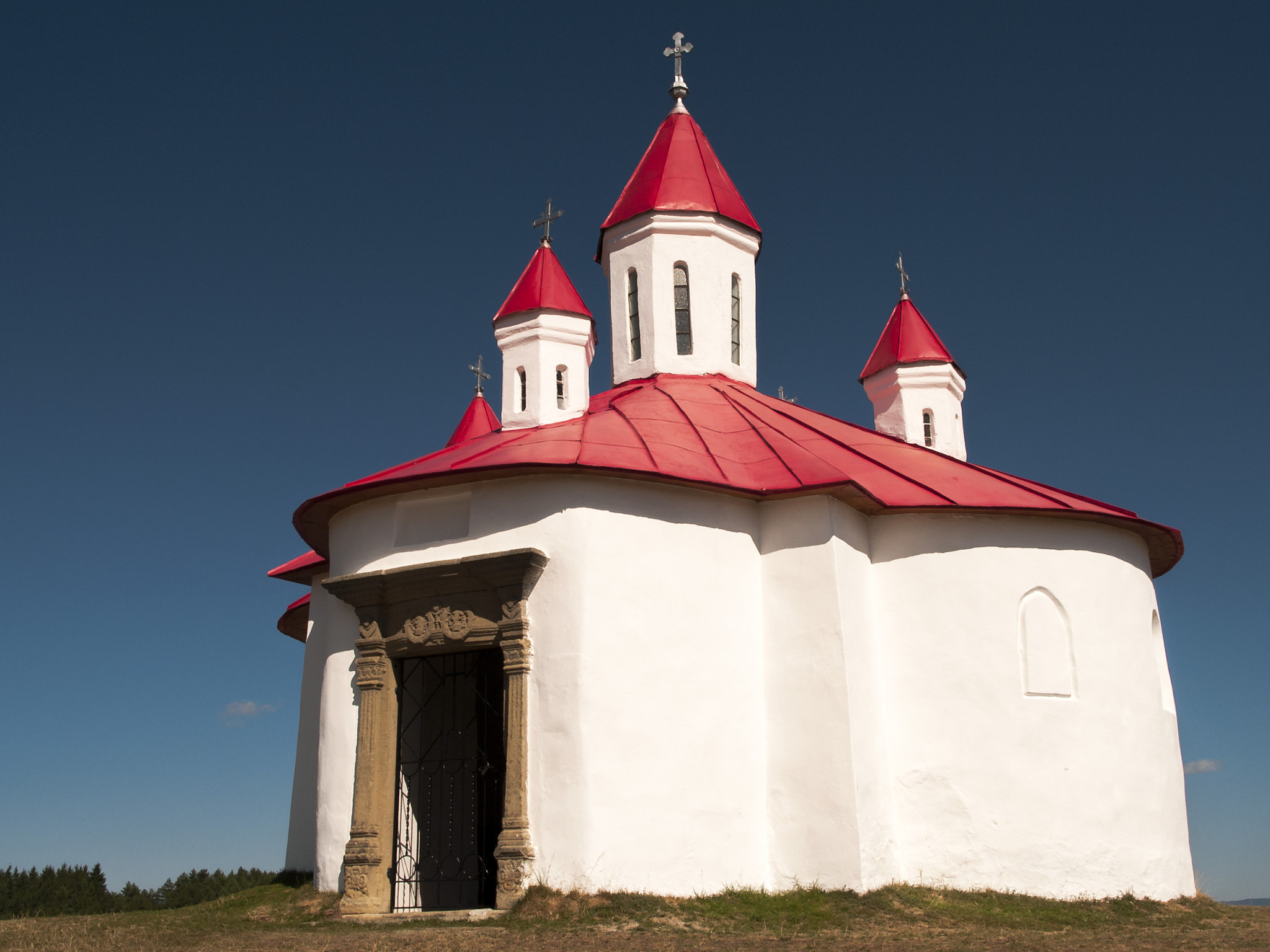 Olympus E-1 sample photo. The perkő chapel photography