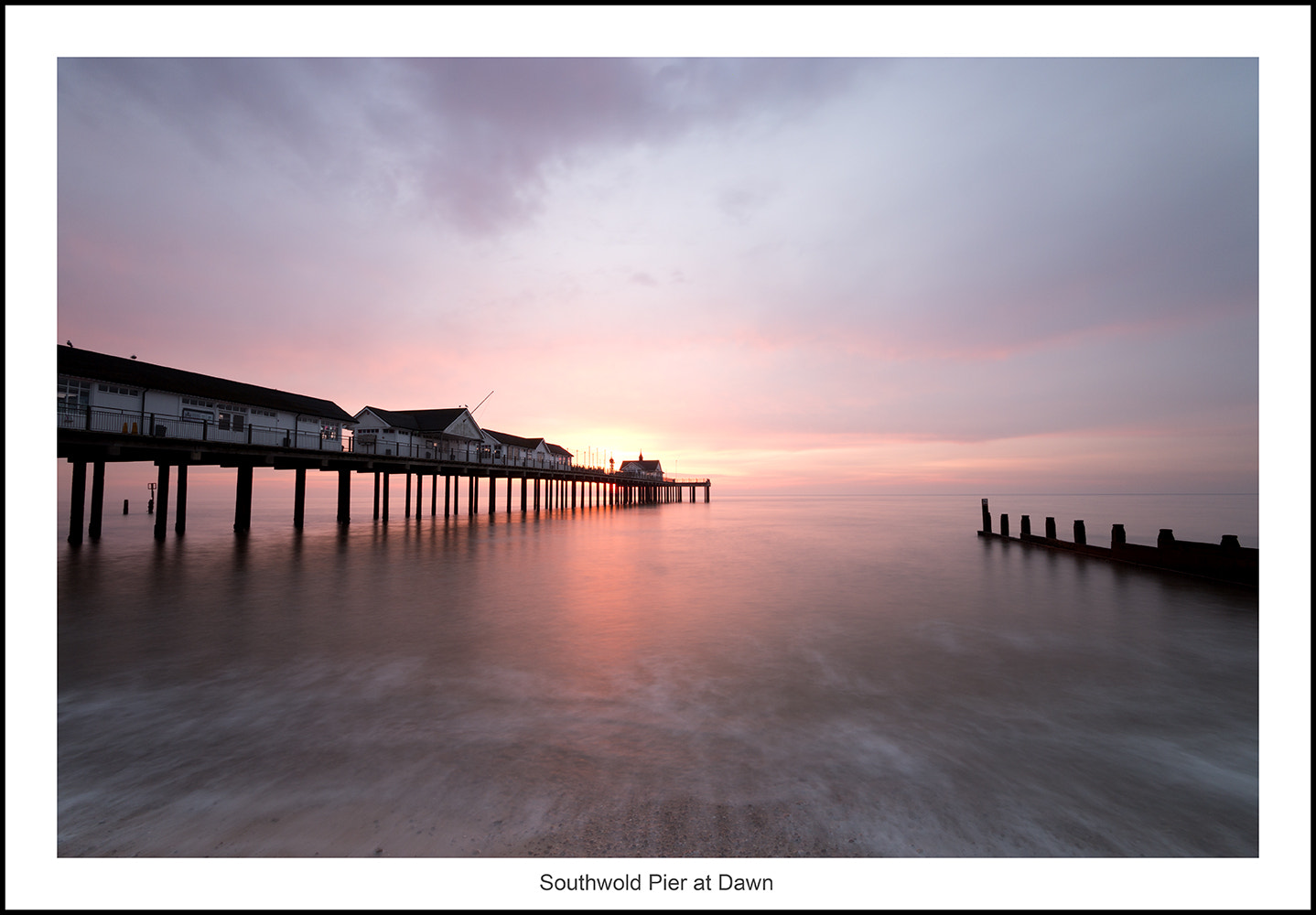 Canon EOS 70D + Sigma 10-20mm F4-5.6 EX DC HSM sample photo. Southwold pier at dawn photography