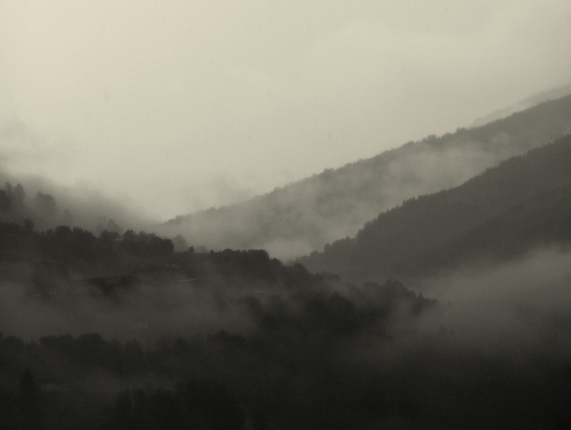 Nikon Coolpix S6300 sample photo. Cloudy mountain photography