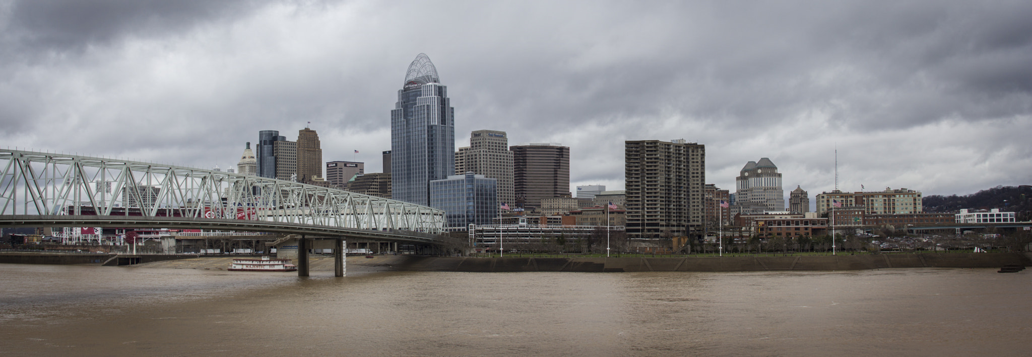 Canon EOS 60D + Canon EF 28-135mm F3.5-5.6 IS USM sample photo. Cincinnati skyline photography