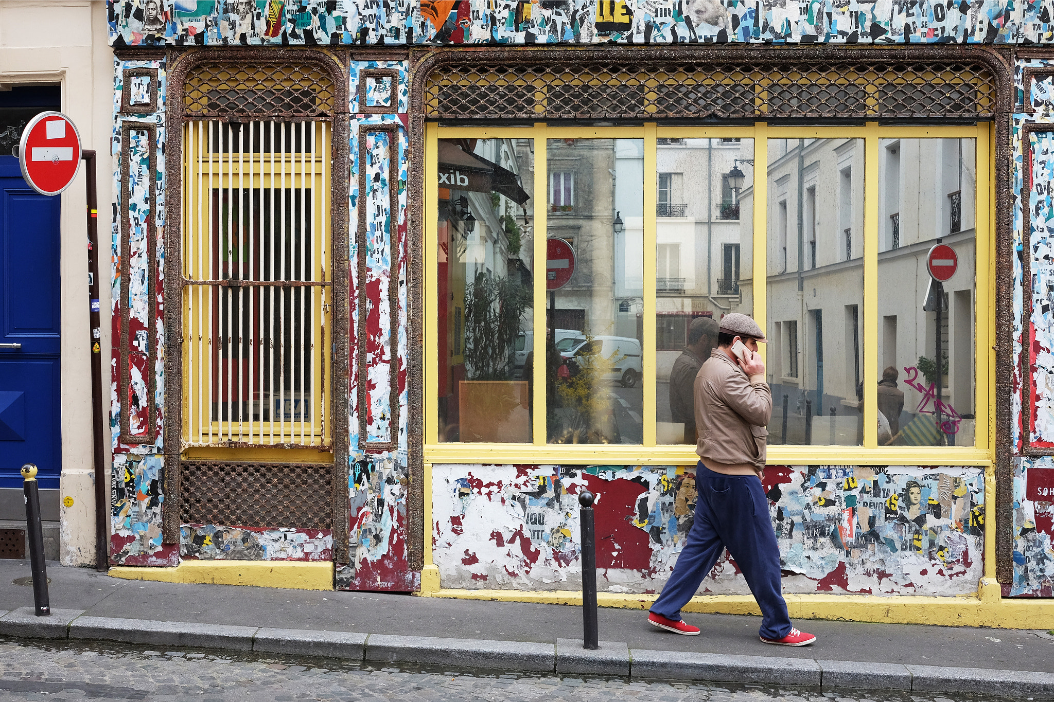 Fujifilm X-T10 + Fujifilm XF 27mm F2.8 sample photo. Three red signs  photography
