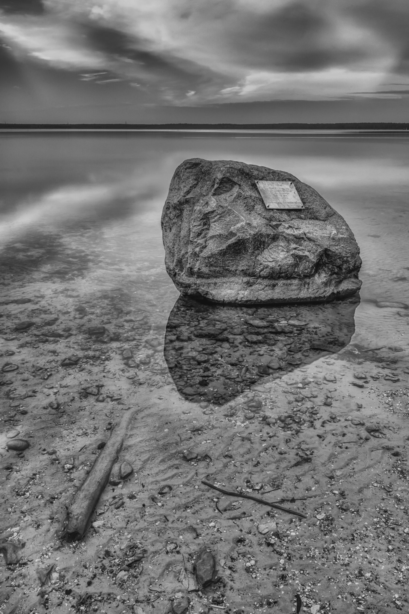 Canon EF 70-200mm F2.8L IS II USM sample photo. Stone captured with polarizing filter. fleesensee, germany. photography