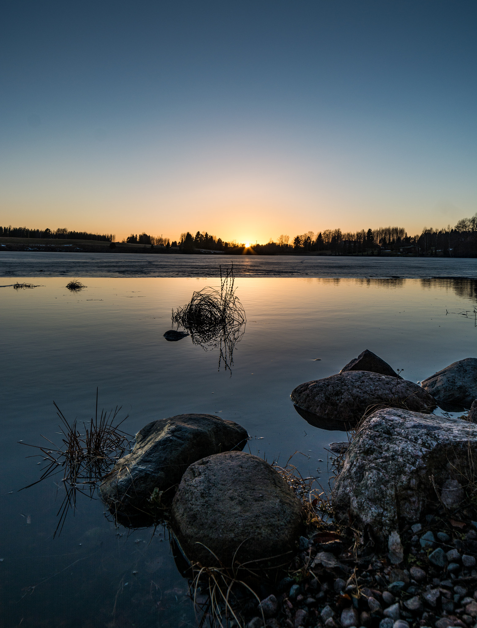 Samyang 14mm F2.8 ED AS IF UMC sample photo. By the lake photography
