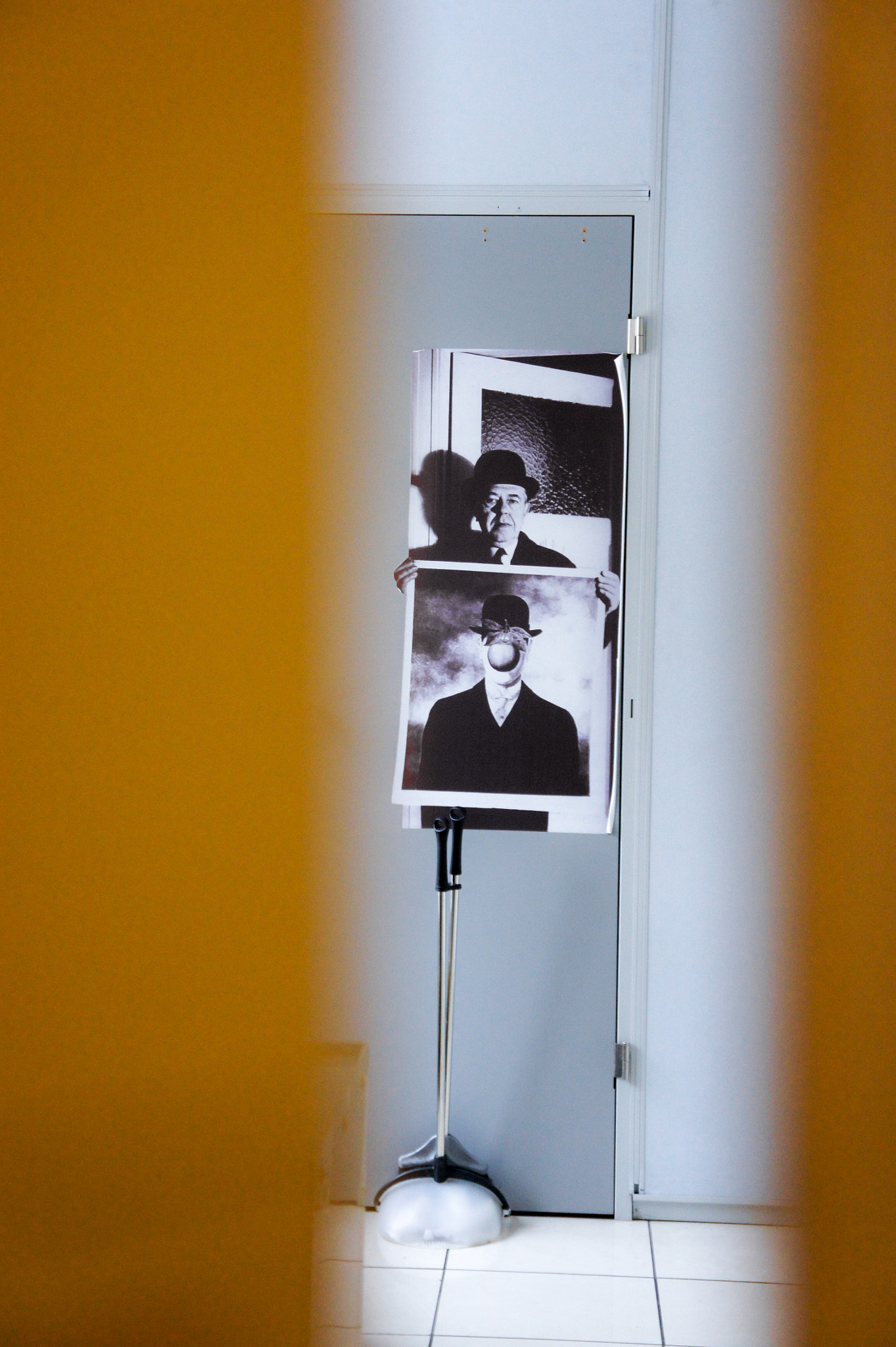 Sony Alpha NEX-3 + Sony E 18-55mm F3.5-5.6 OSS sample photo. Magritte reincarnation photography