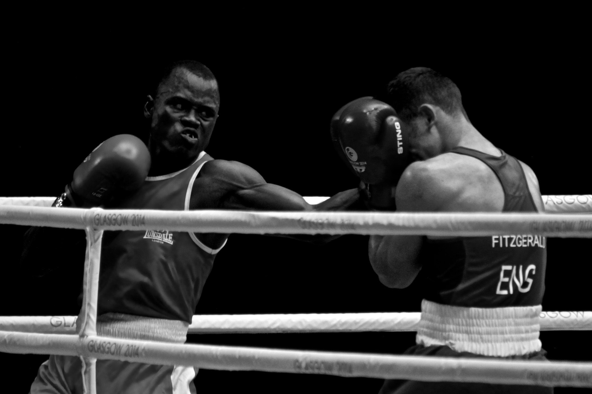 Canon EOS 500D (EOS Rebel T1i / EOS Kiss X3) sample photo. The punch photography