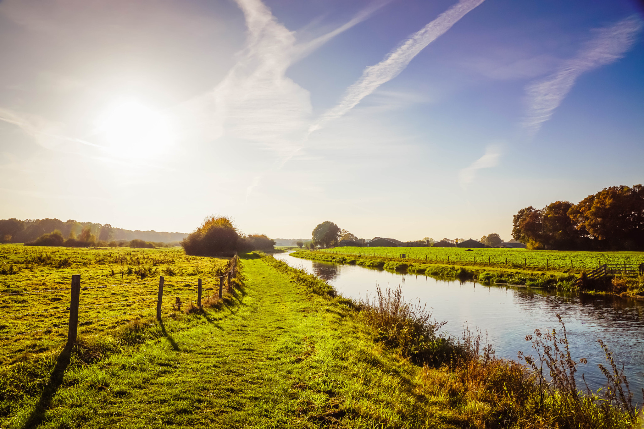 Sony DT 18-135mm F3.5-5.6 SAM sample photo. Canal photography