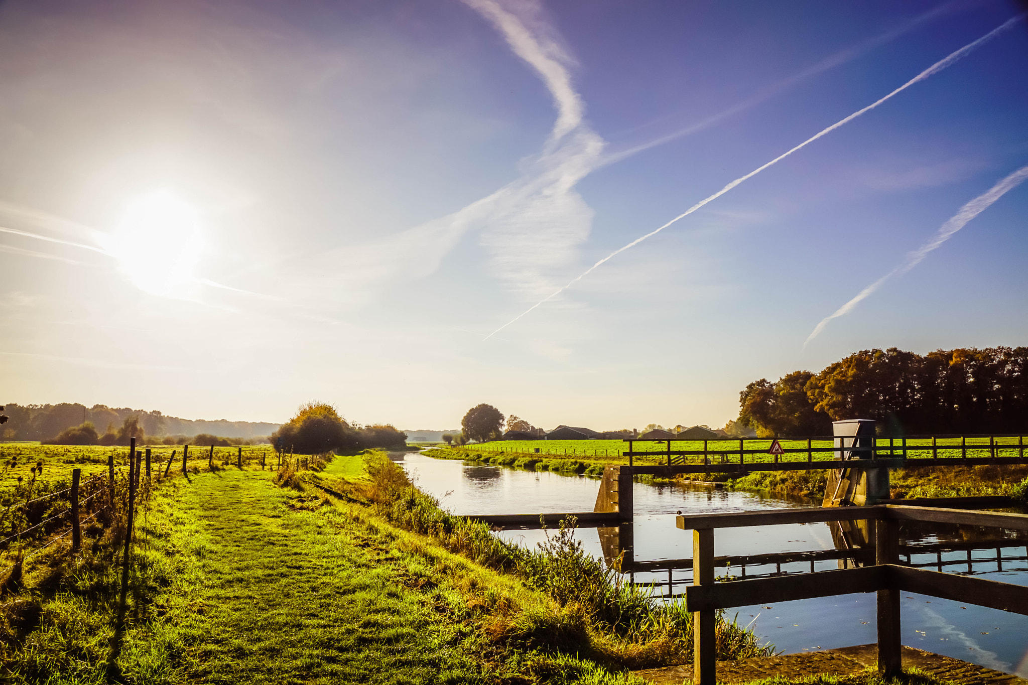 Sony DT 18-135mm F3.5-5.6 SAM sample photo. Canal photography