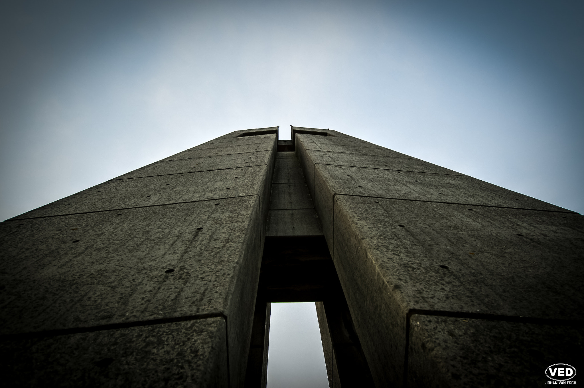 Sigma 10-20mm F3.5 EX DC HSM sample photo. Look up to the cross photography