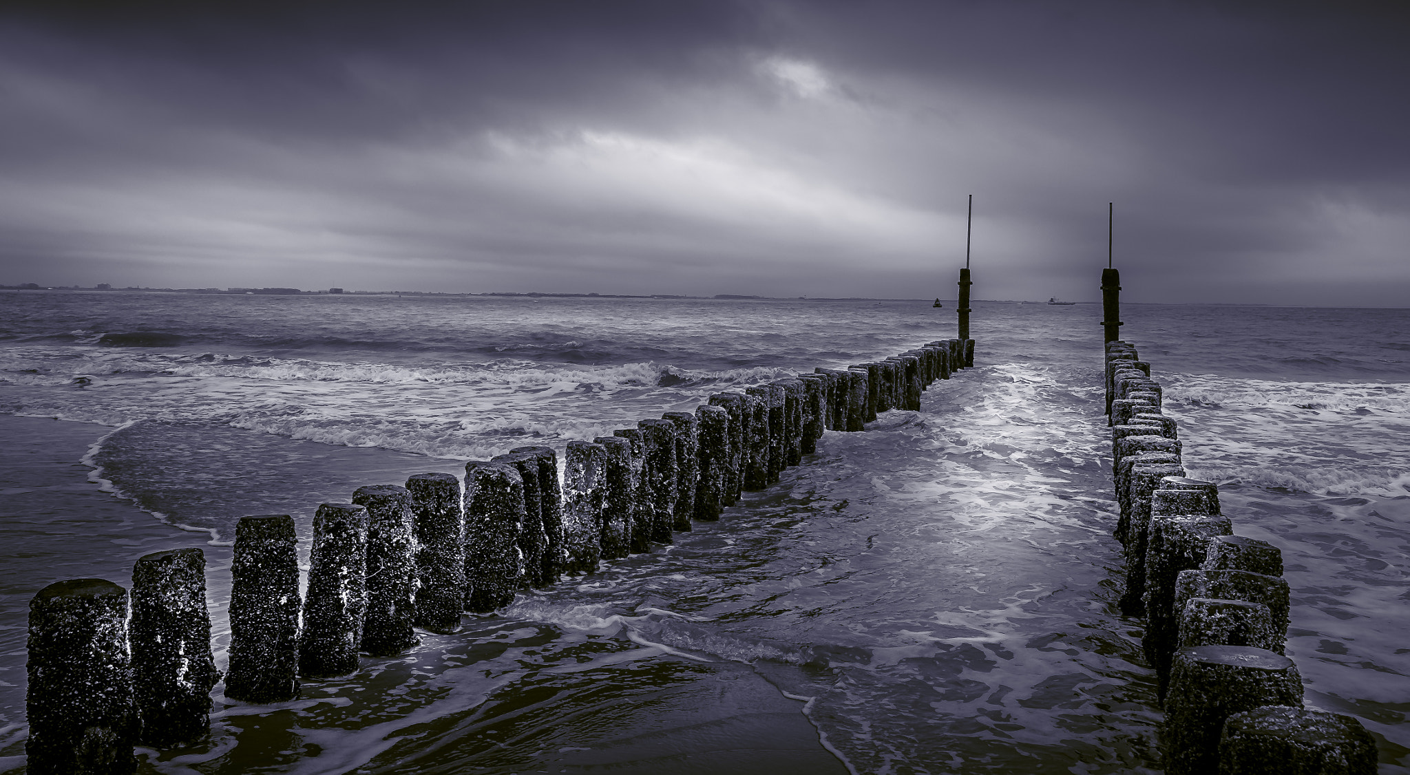 Fujifilm X-E1 + Fujifilm XF 18-55mm F2.8-4 R LM OIS sample photo. Coldday photography