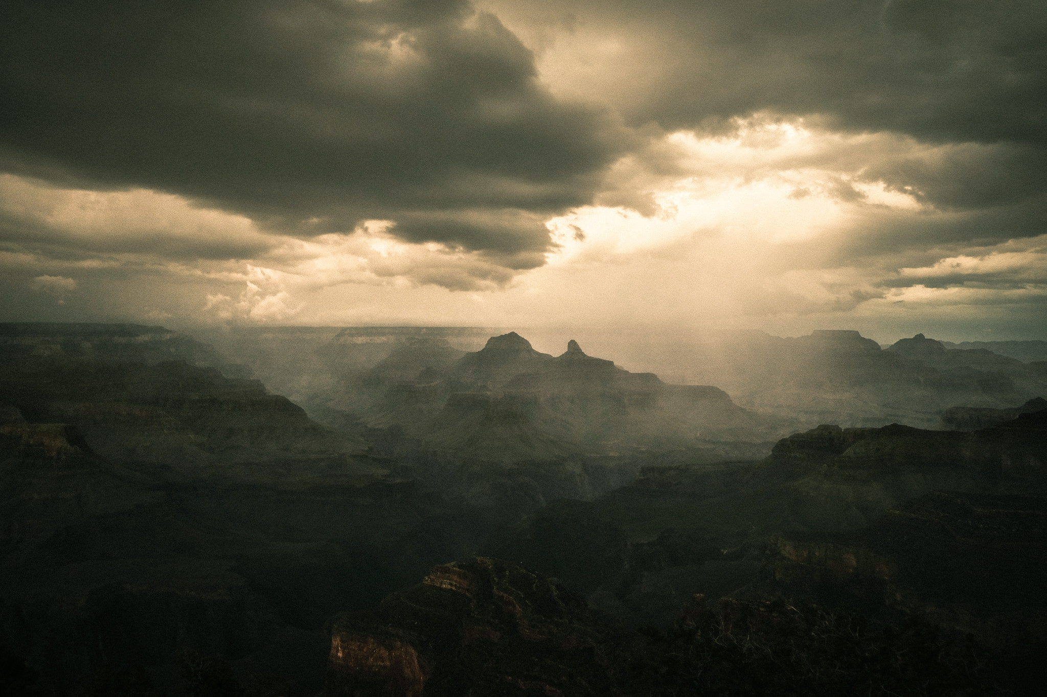 Fujifilm X-E2 + Fujifilm XF 18-55mm F2.8-4 R LM OIS sample photo. Grand canyon photography