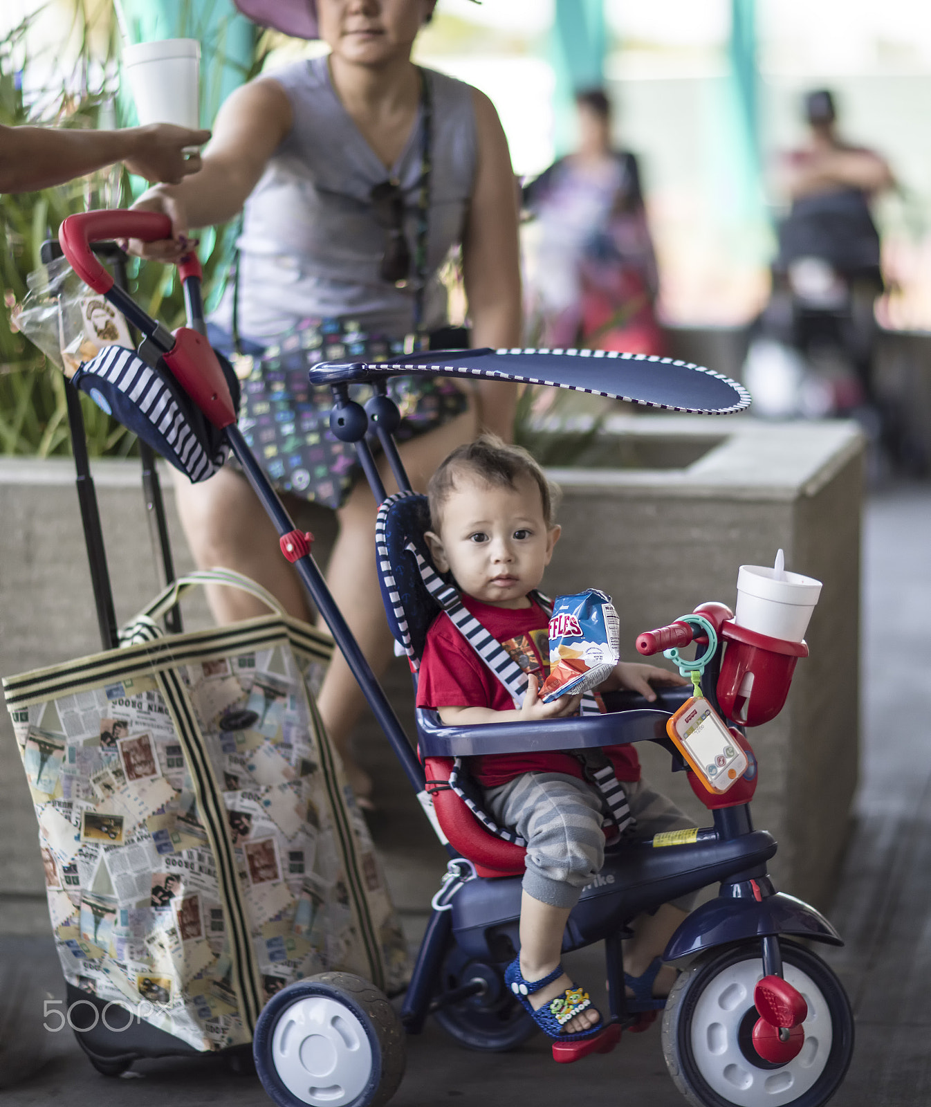 Canon EOS 5DS + Canon EF 85mm F1.2L II USM sample photo. Street photography photography