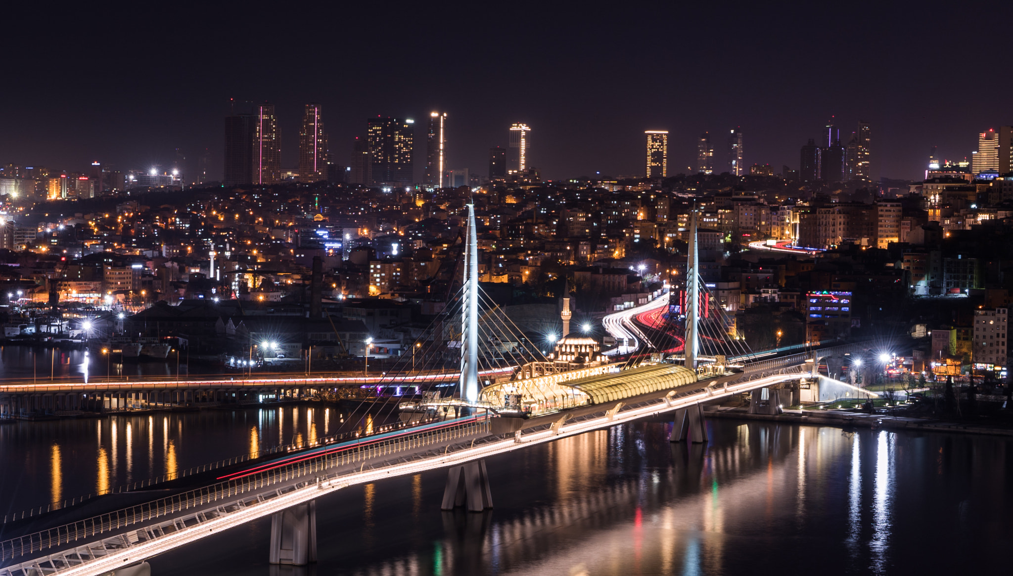 Sony a7S II + Sony Vario Tessar T* FE 24-70mm F4 ZA OSS sample photo. Halic bridge photography