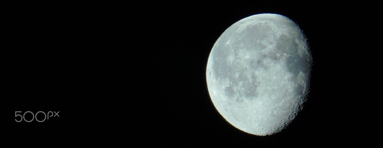 Sony E PZ 18-200mm F3.5-6.3 OSS sample photo. Seattle moon waning photography