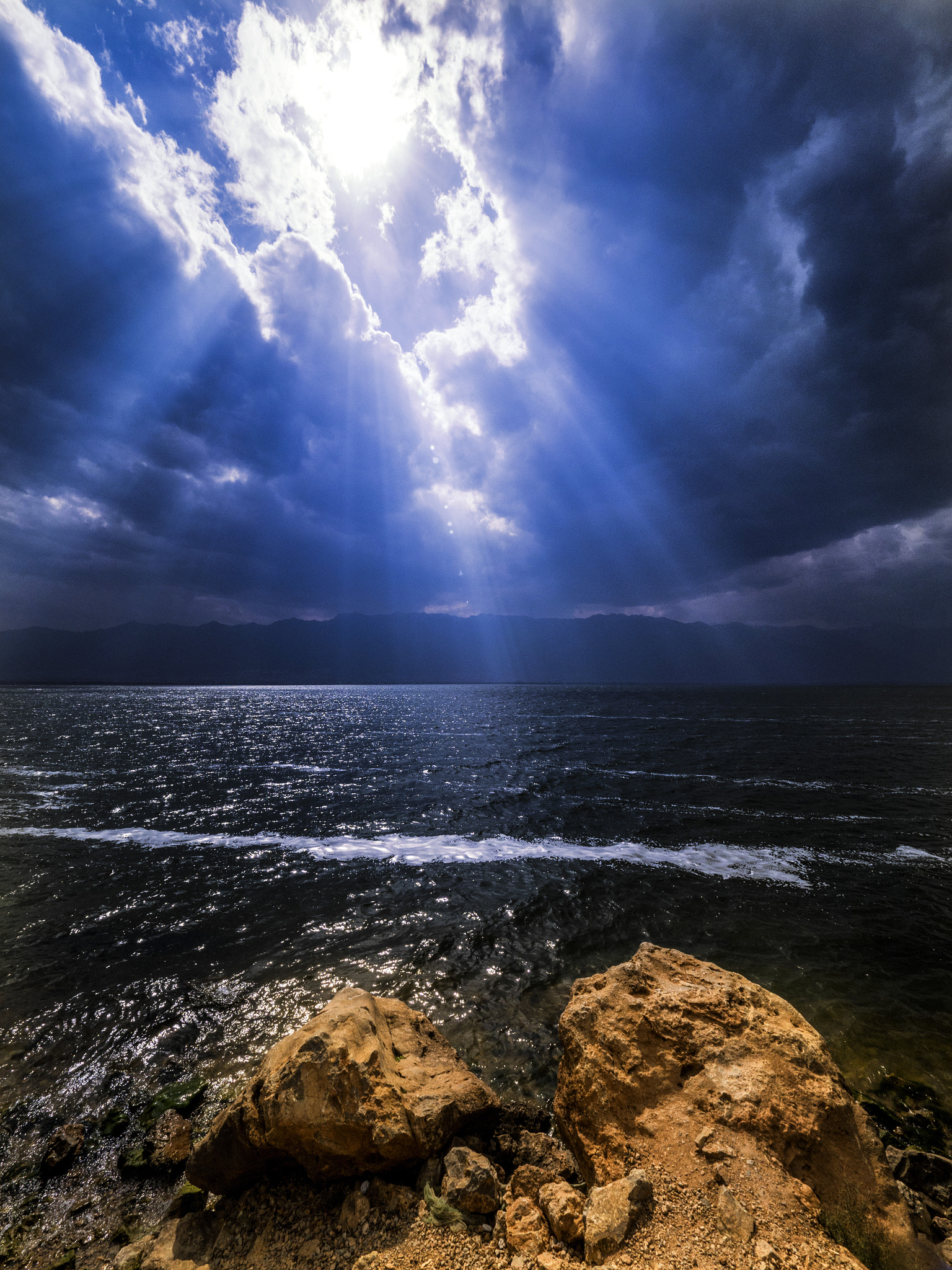 Olympus M.Zuiko Digital ED 7-14mm F2.8 PRO sample photo. Divine light photography
