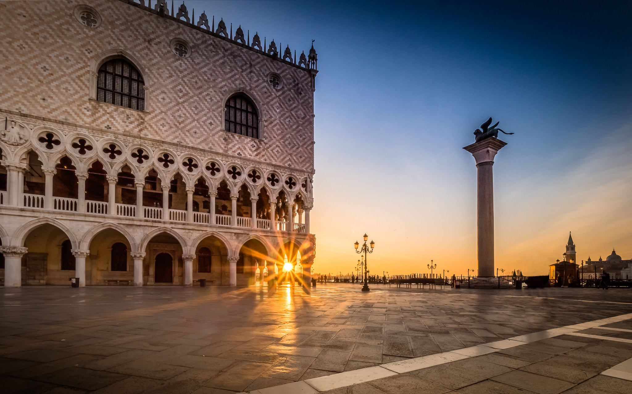 Olympus OM-D E-M1 + Olympus M.Zuiko Digital ED 7-14mm F2.8 PRO sample photo. Morningstar at doge's palace photography