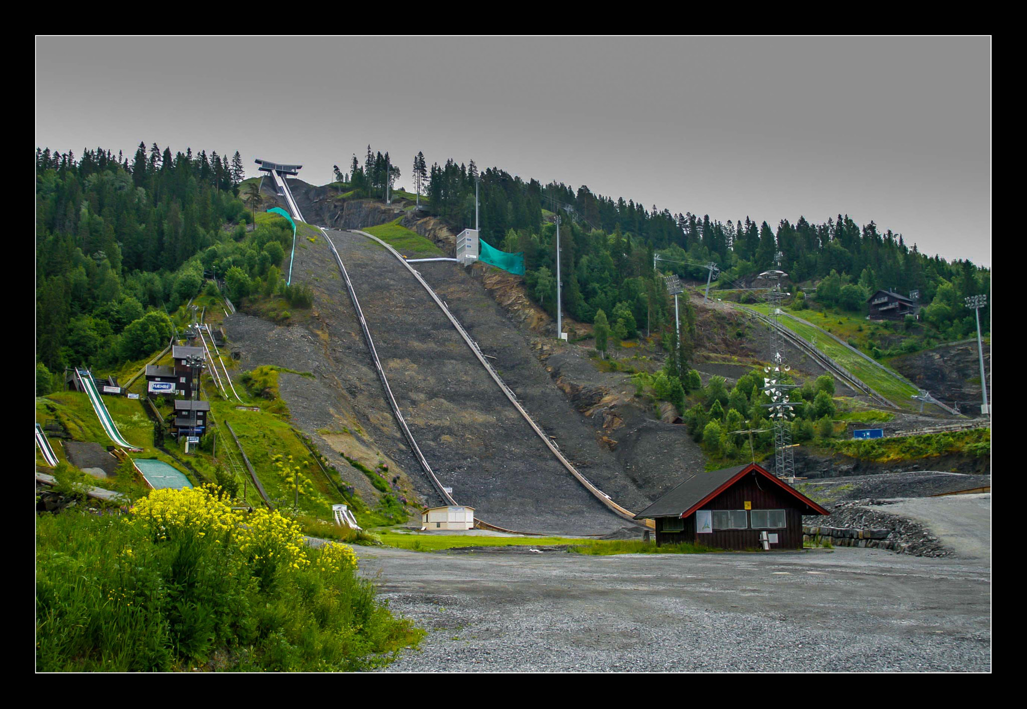 Canon EOS 400D (EOS Digital Rebel XTi / EOS Kiss Digital X) sample photo. Skiflugschanze in vikersund (norwegen). photography