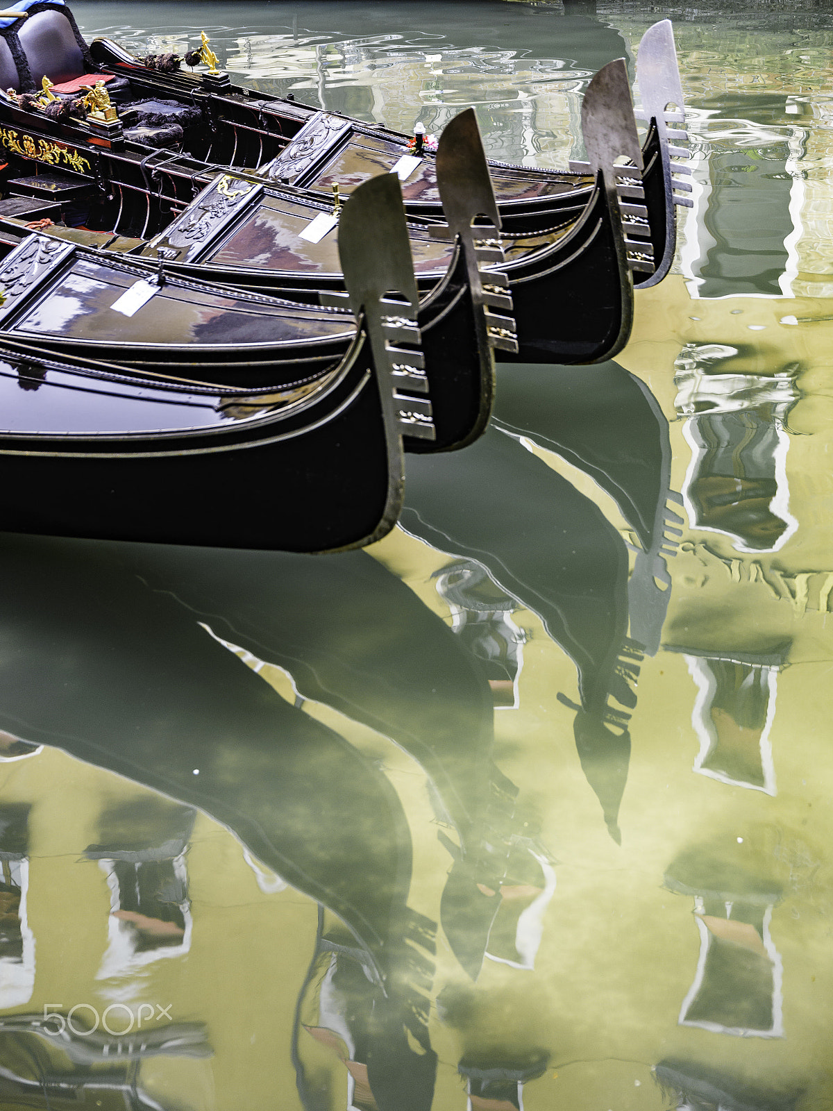 Nikon D610 + Sigma 24-105mm F4 DG OS HSM Art sample photo. Venice gondola photography