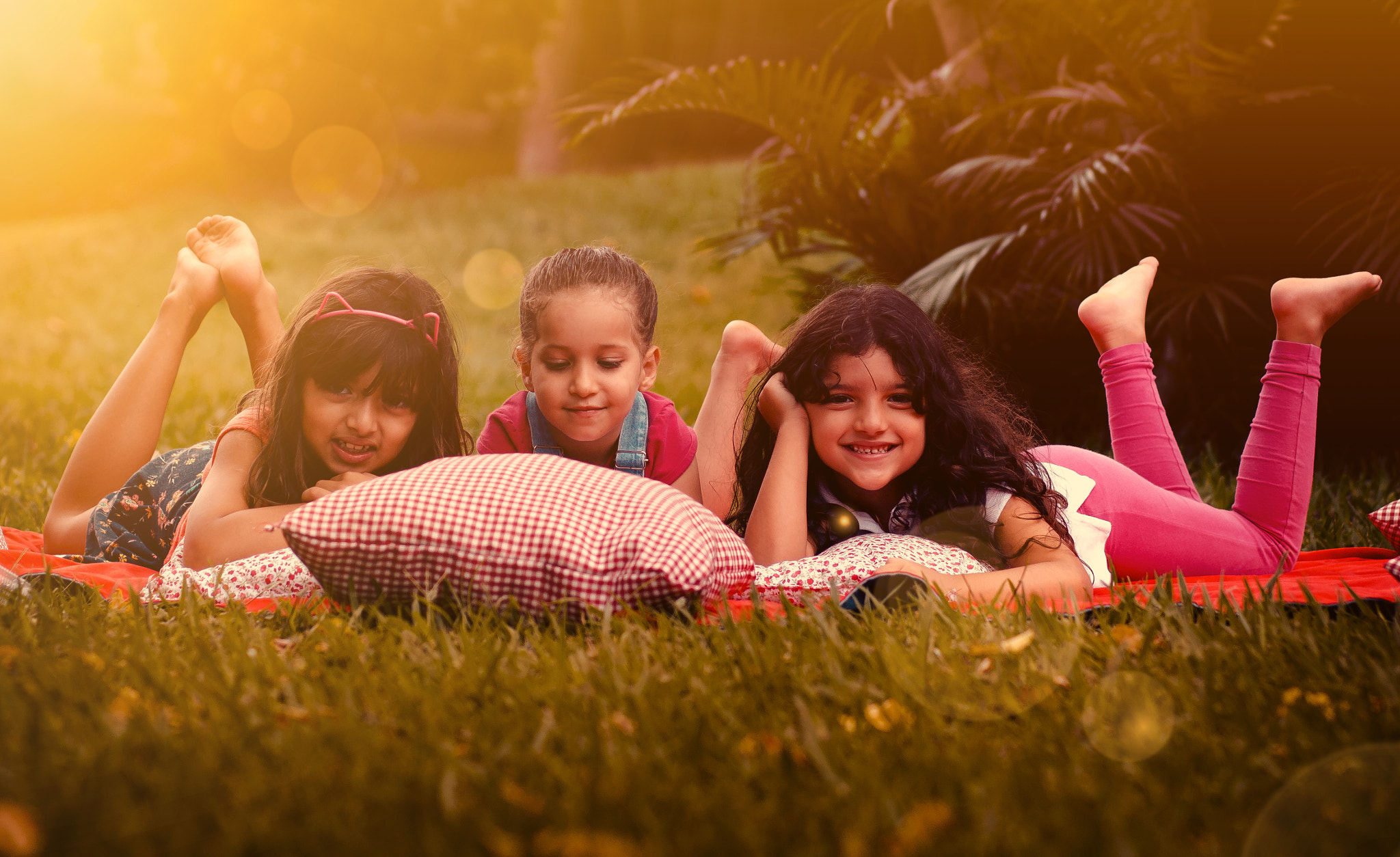 Canon EOS 60D + Canon EF 85mm F1.8 USM sample photo. Girls picnic photography