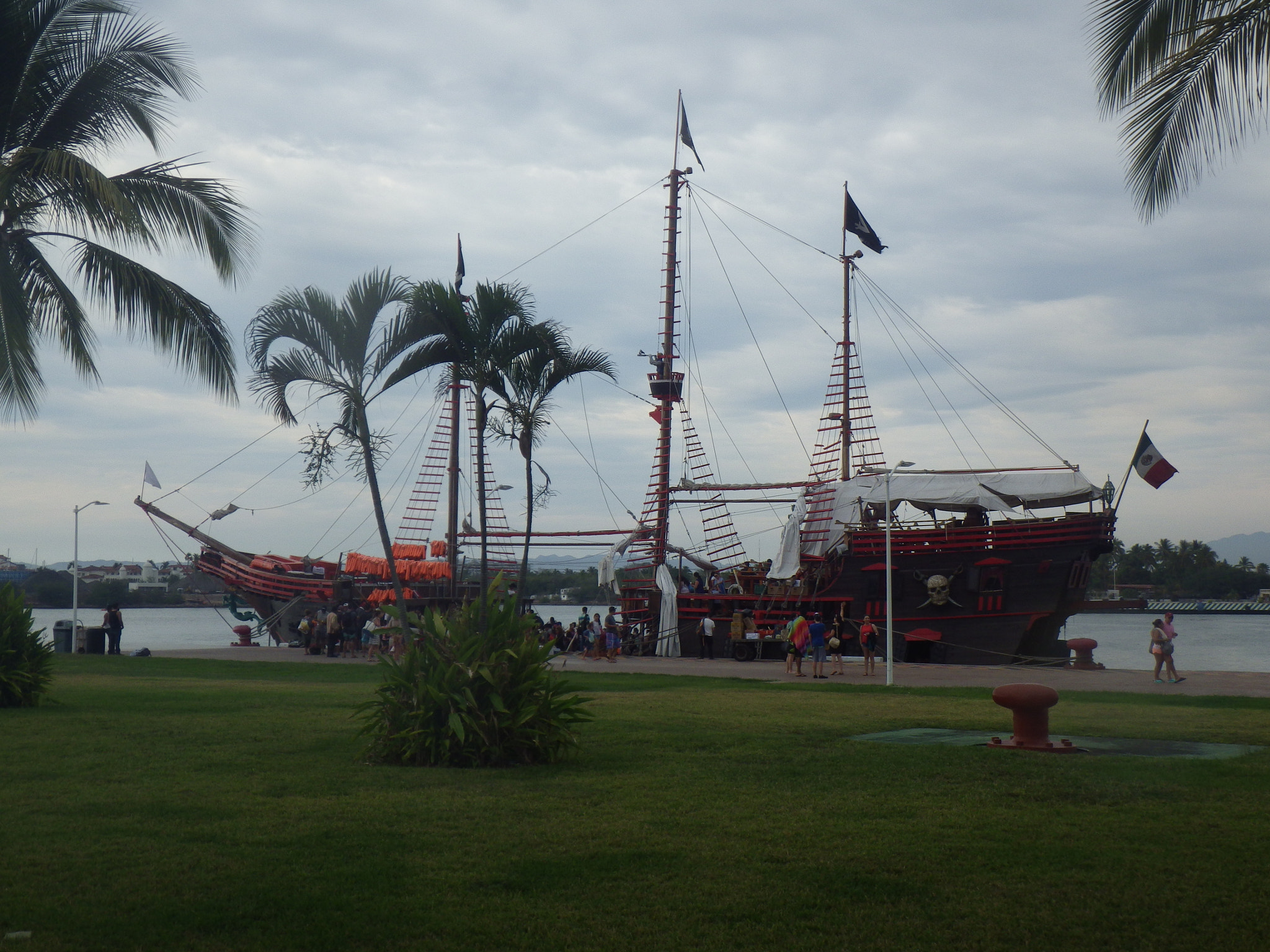 Pentax Optio WG-2 sample photo. Parked pirate photography