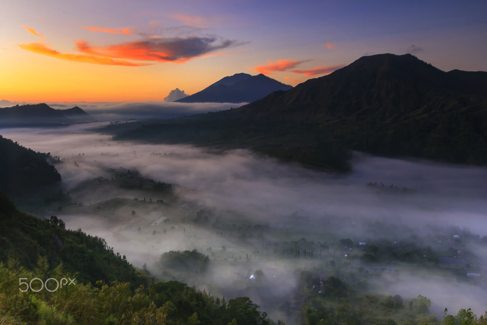 Canon EF-S 10-22mm F3.5-4.5 USM sample photo. Misty morning photography