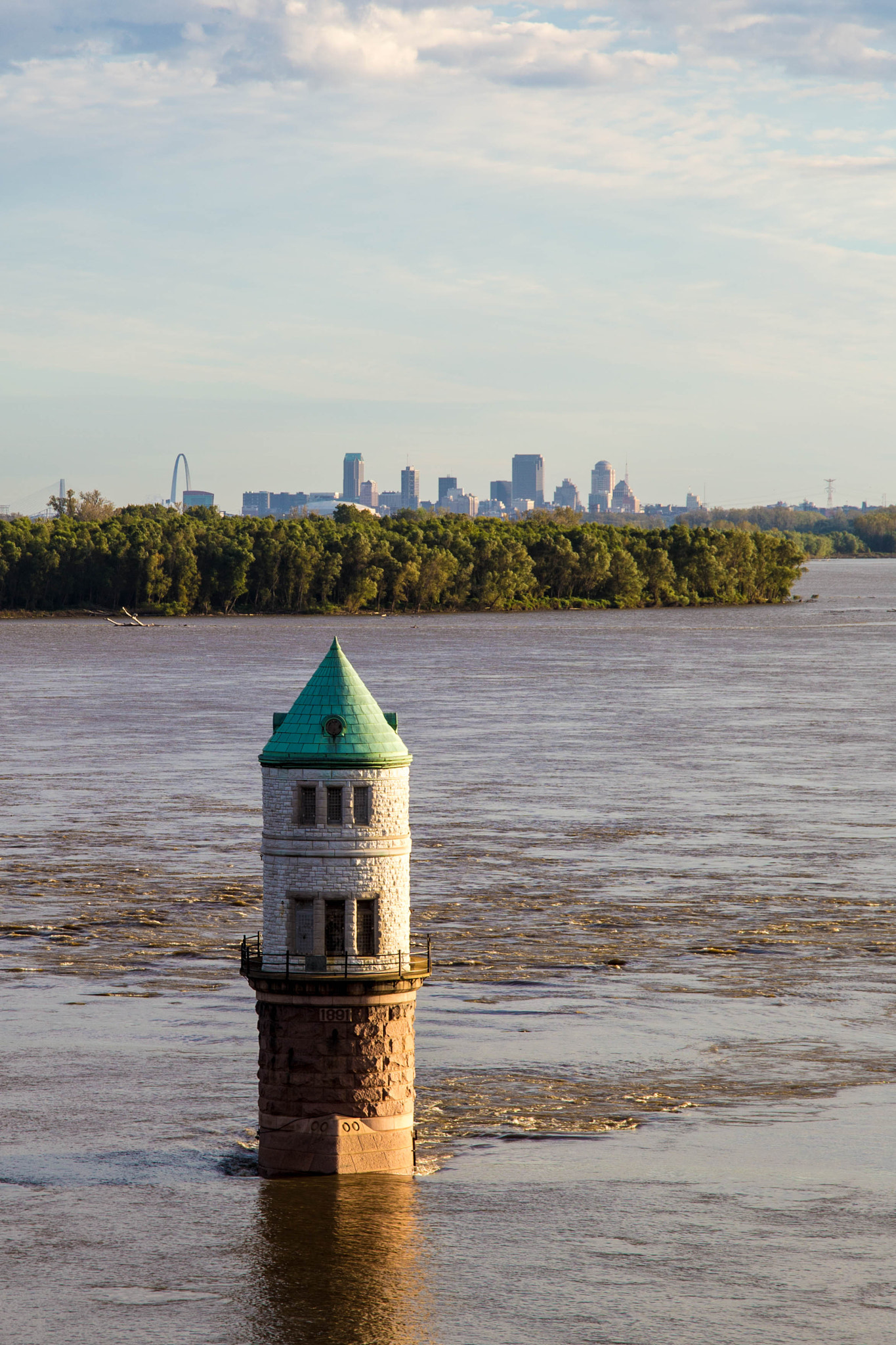 Canon EOS 6D + Sigma 17-70mm F2.8-4 DC Macro OS HSM sample photo. St. louis looming photography
