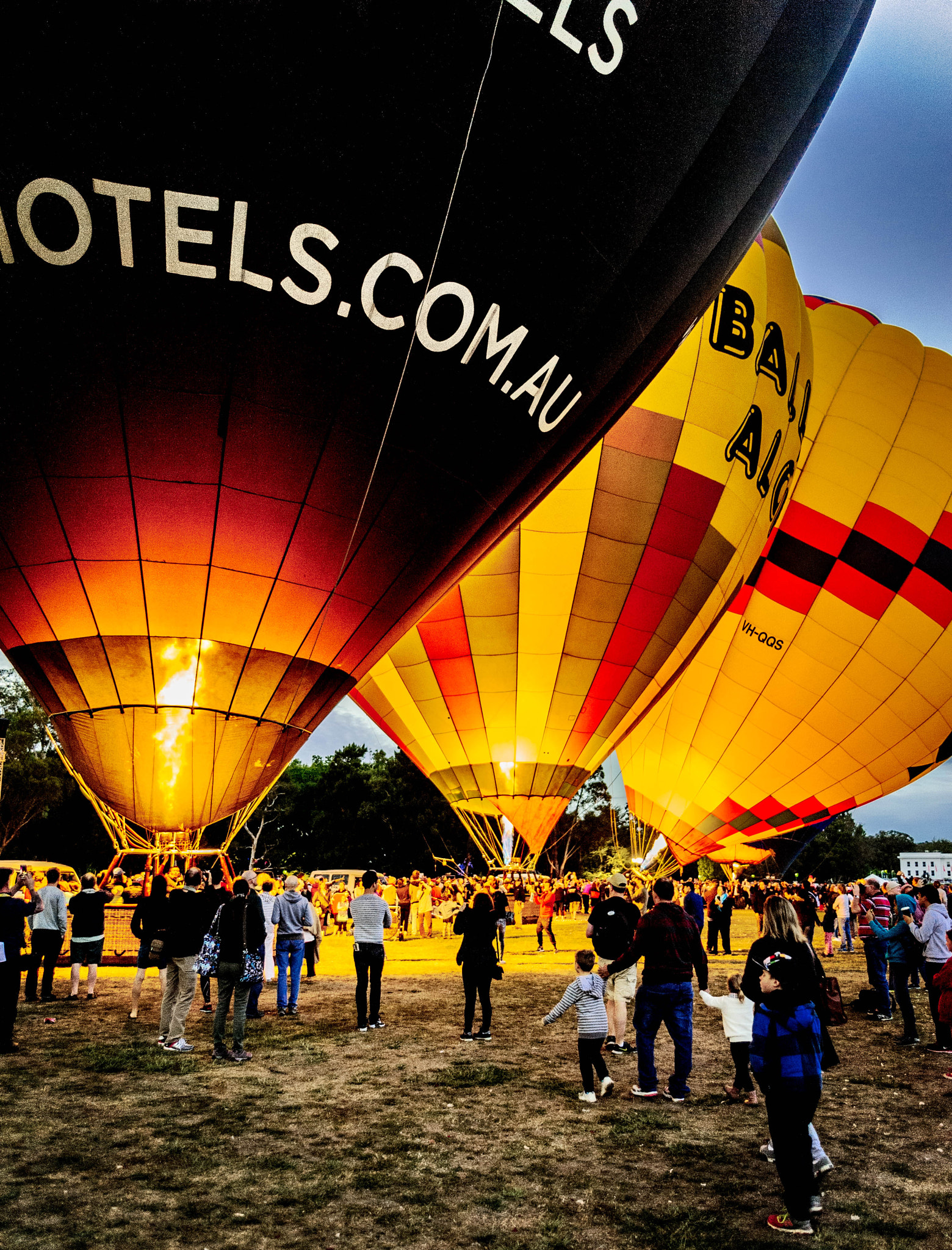 Nikon D700 + Sigma 24-70mm F2.8 EX DG HSM sample photo. Canberra balloon spectacular photography